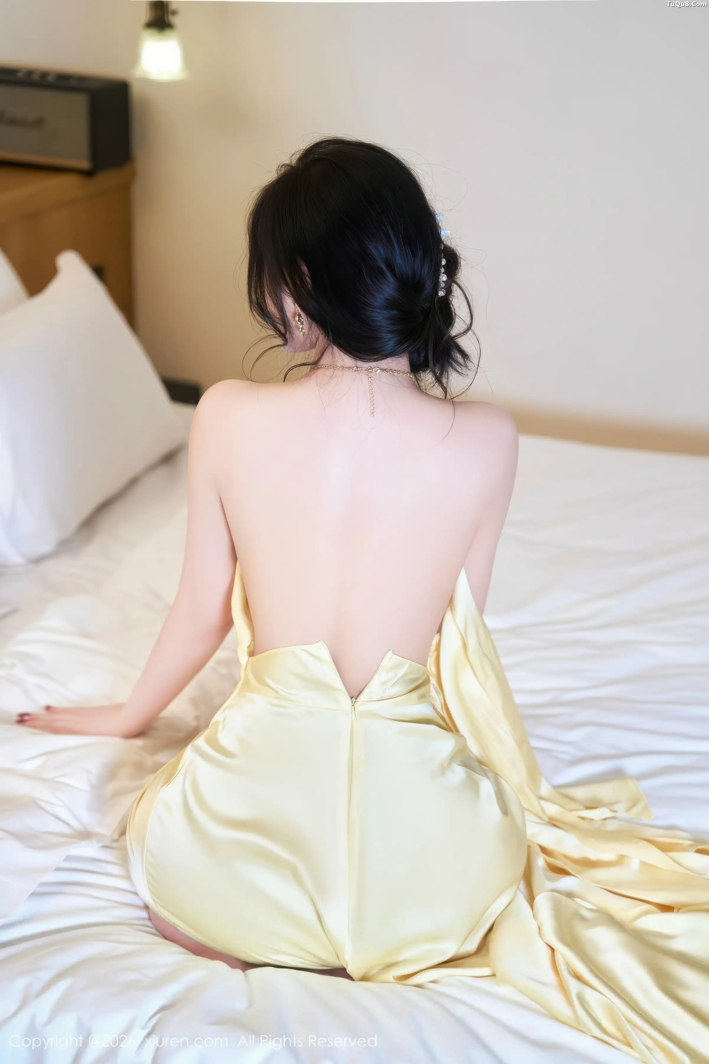 杨晨晨.性感黄色连衣裙露白色内衣配白丝吊袜秀美腿绝美写真 第 60 张