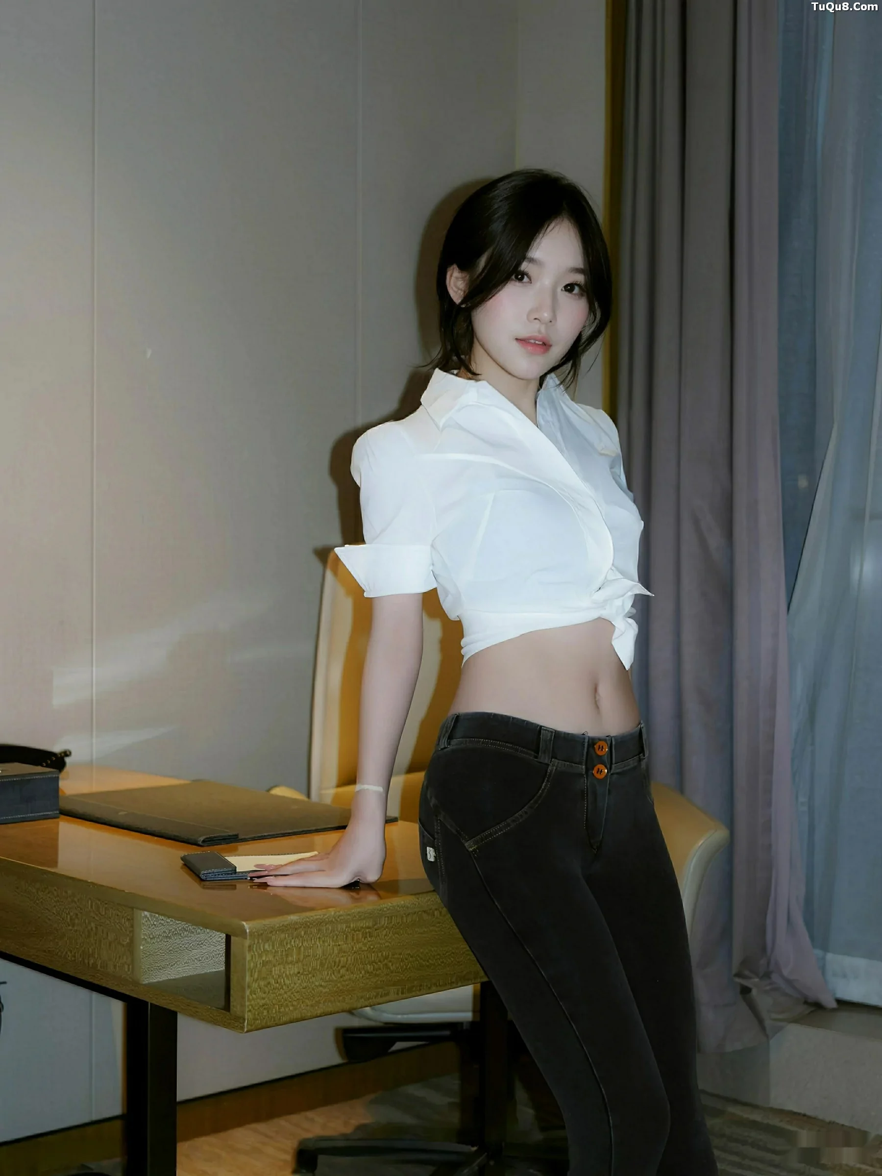 汁汁性感白T配牛仔长裤露蓝灰色内衣秀曼妙身姿绝美写真 第 2 张