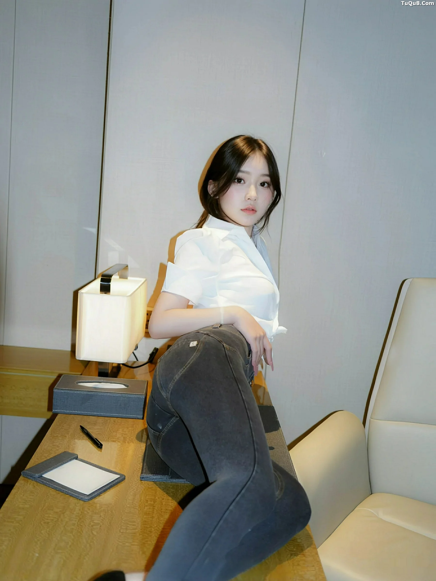 汁汁性感白T配牛仔长裤露蓝灰色内衣秀曼妙身姿绝美写真 第 39 张