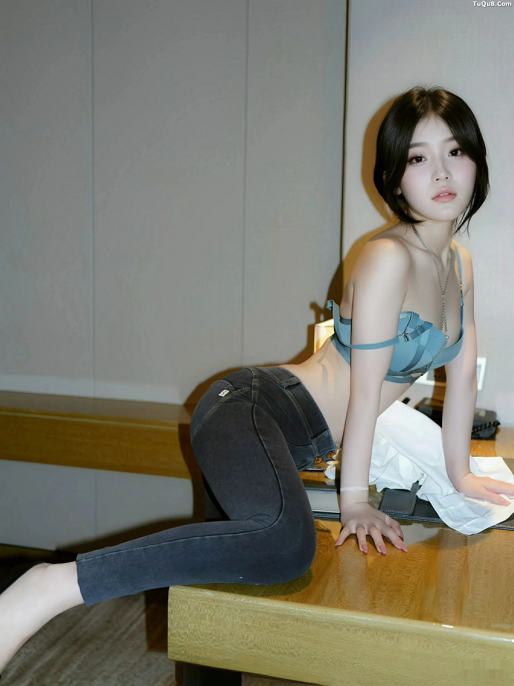 汁汁性感白T配牛仔长裤露蓝灰色内衣秀曼妙身姿绝美写真 第 68 张