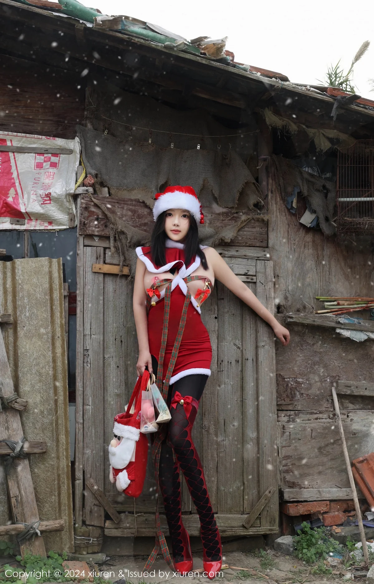 小薯条nienie户外圣诞主题性感情趣圣诞服饰惹火绝美写真 第 124 张