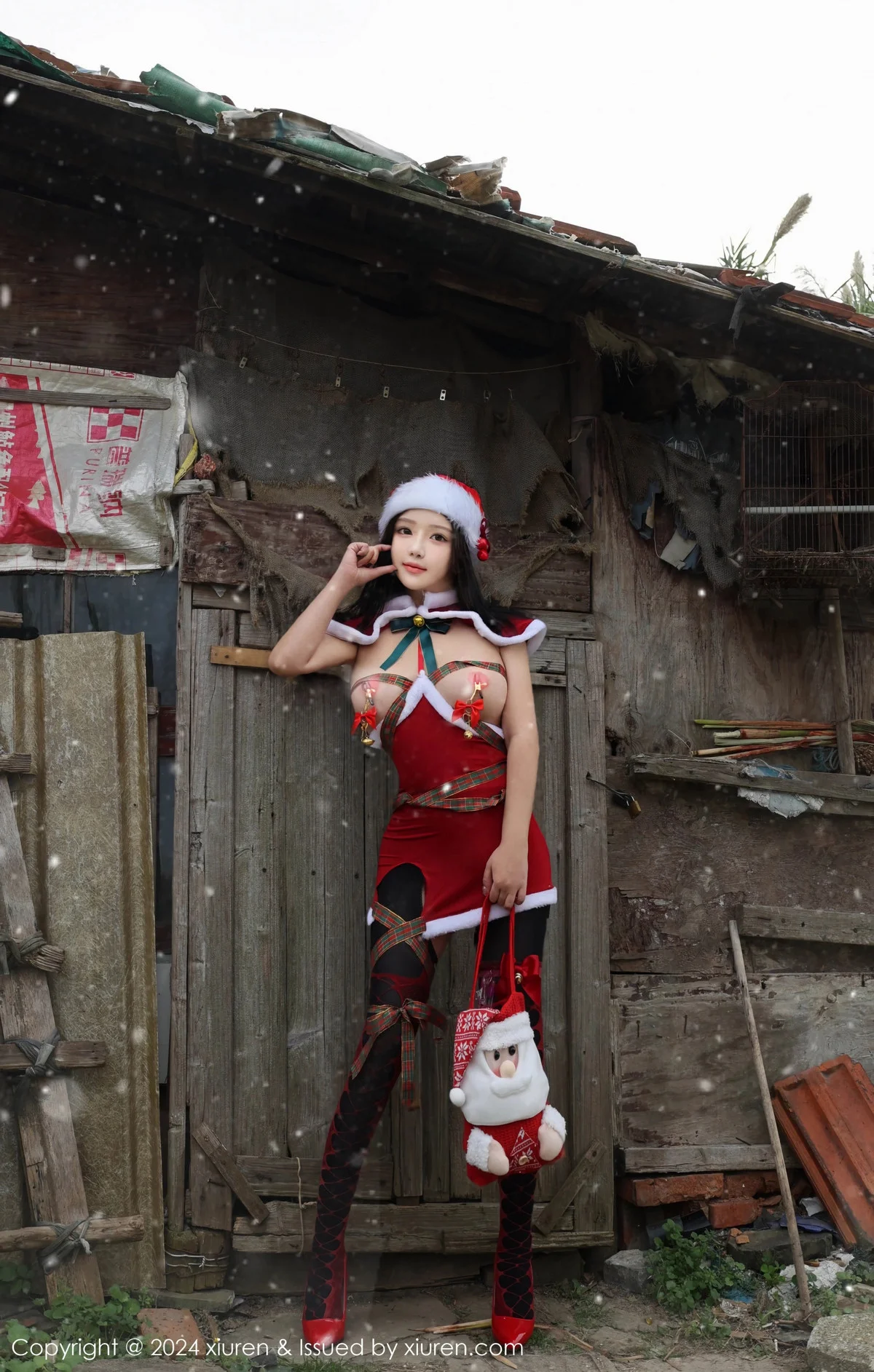 小薯条nienie户外圣诞主题性感情趣圣诞服饰惹火绝美写真 第 126 张