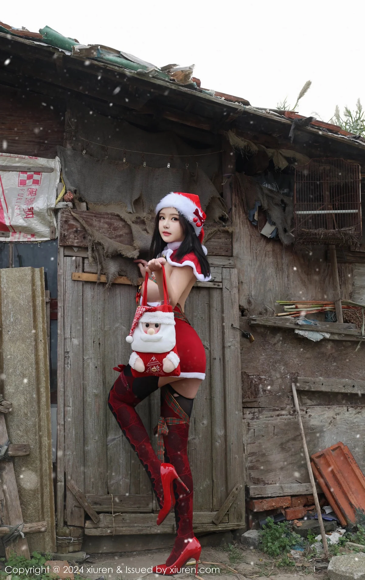 小薯条nienie户外圣诞主题性感情趣圣诞服饰惹火绝美写真 第 127 张