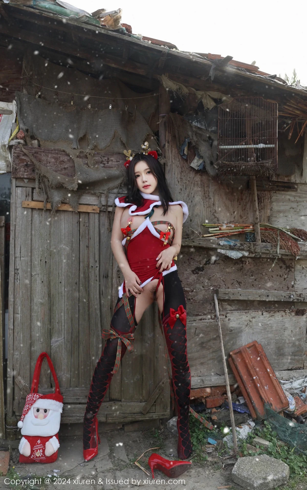 小薯条nienie户外圣诞主题性感情趣圣诞服饰惹火绝美写真 第 28 张
