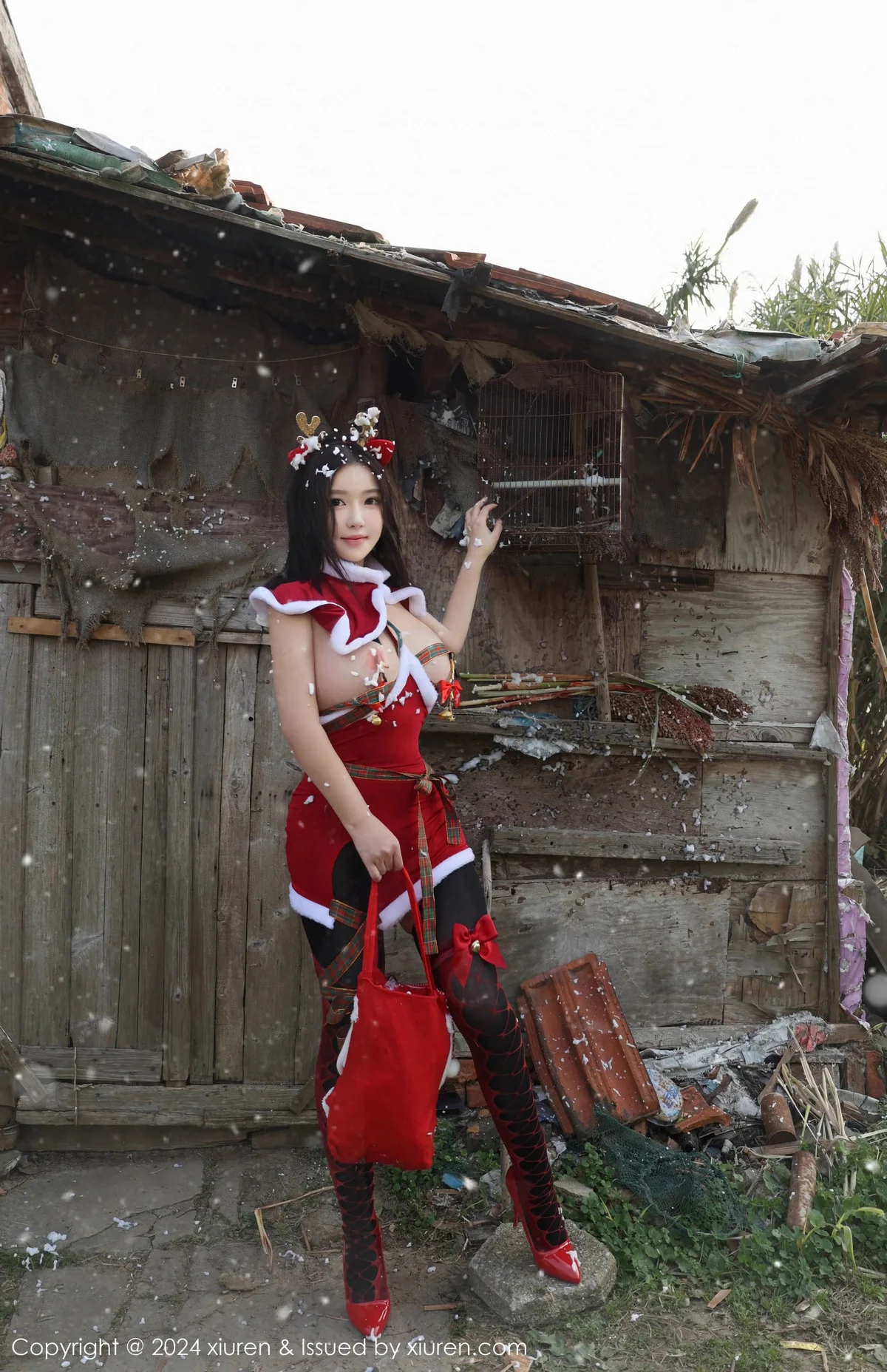 小薯条nienie户外圣诞主题性感情趣圣诞服饰惹火绝美写真 第 29 张