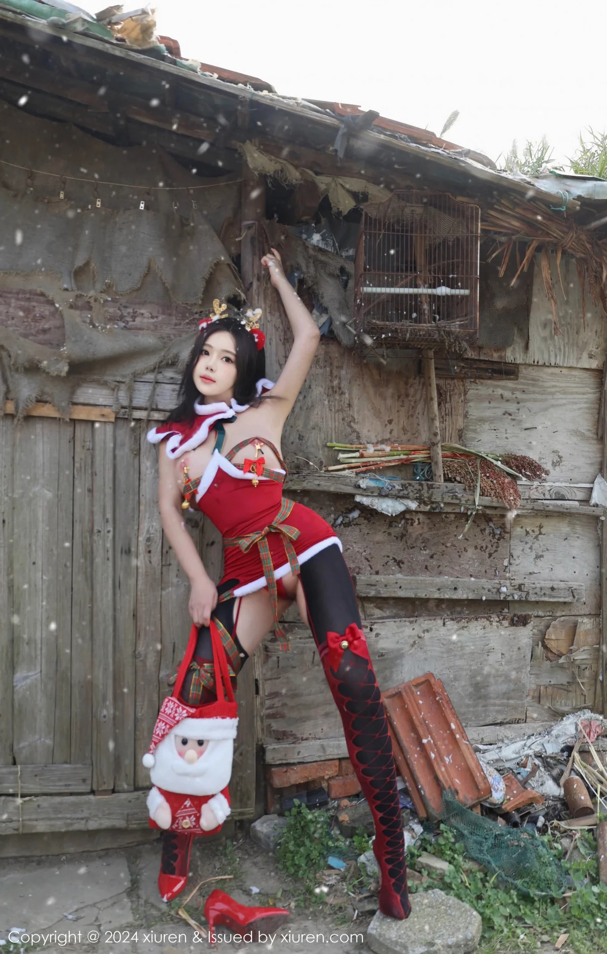 小薯条nienie户外圣诞主题性感情趣圣诞服饰惹火绝美写真 第 42 张