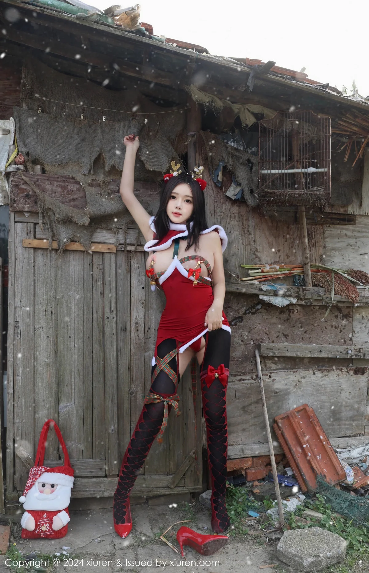 小薯条nienie户外圣诞主题性感情趣圣诞服饰惹火绝美写真 第 56 张