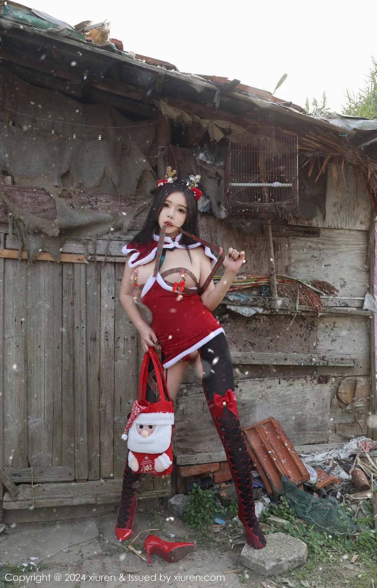 小薯条nienie户外圣诞主题性感情趣圣诞服饰惹火绝美写真 第 59 张