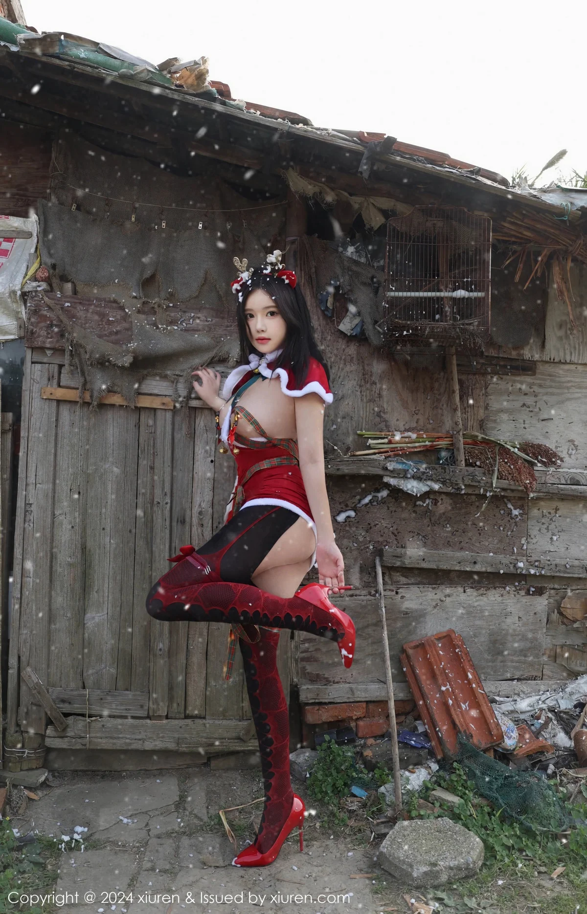 小薯条nienie户外圣诞主题性感情趣圣诞服饰惹火绝美写真 第 6 张