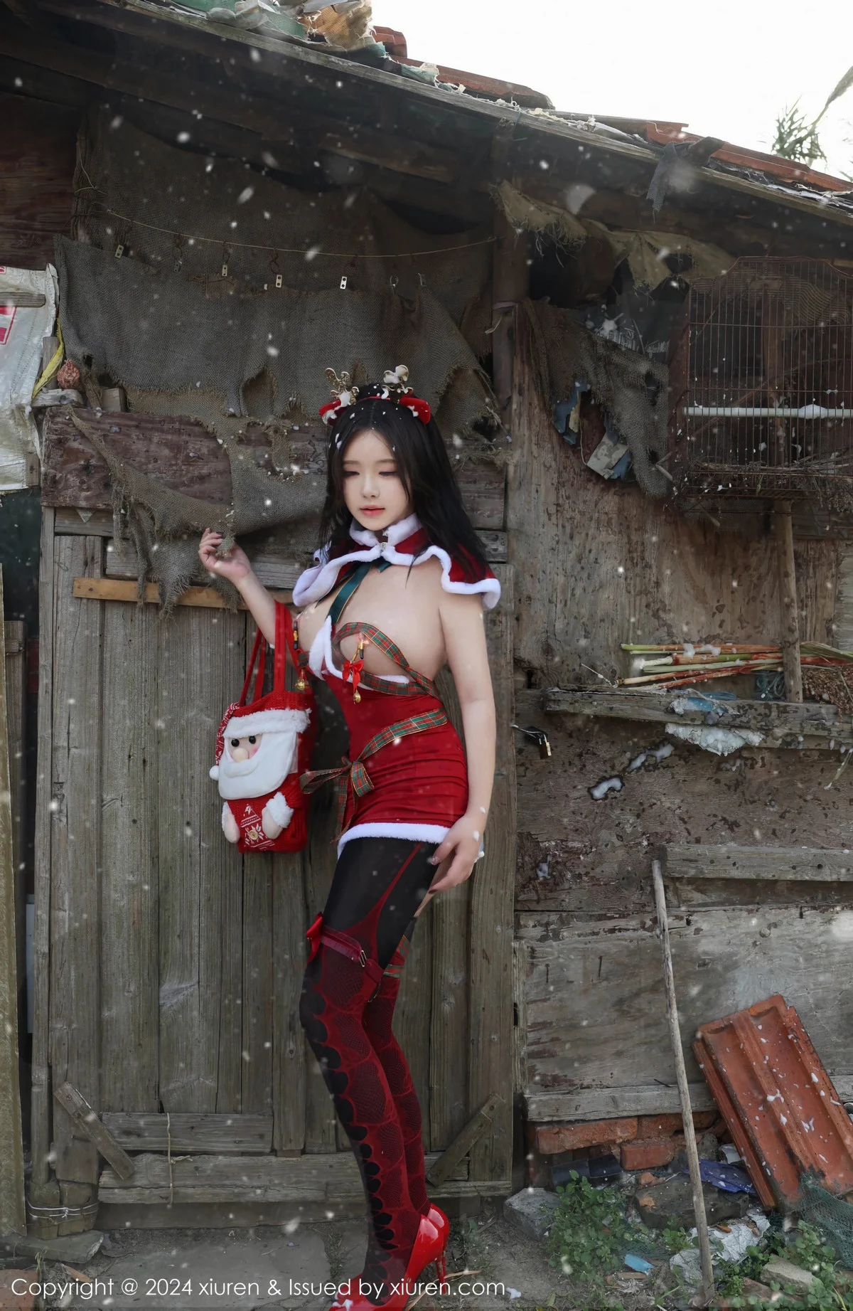小薯条nienie户外圣诞主题性感情趣圣诞服饰惹火绝美写真 第 63 张