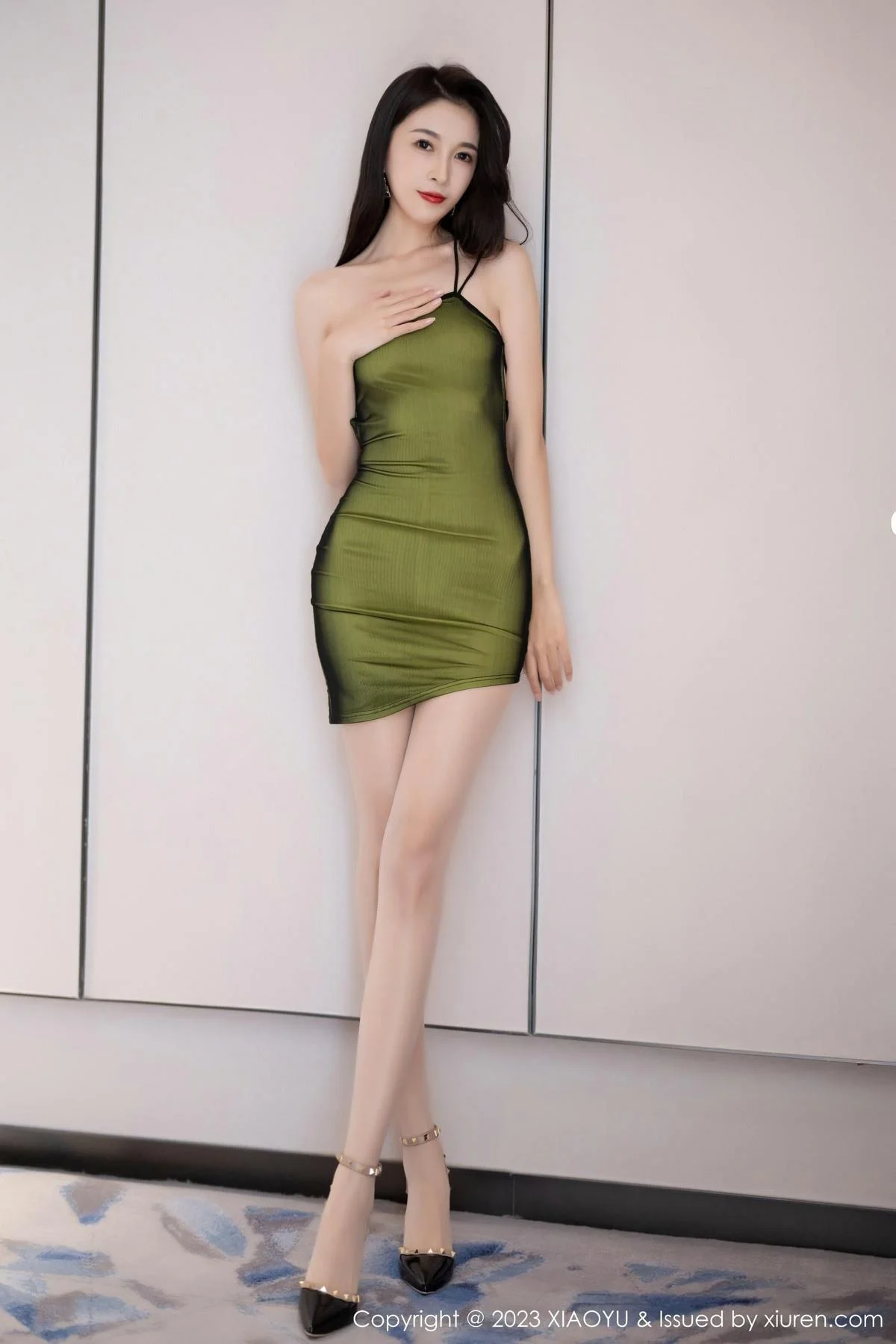 林乐一性感绿色露背连衣短裙半脱秀曼妙身姿迷人绝美写真 第 13 张