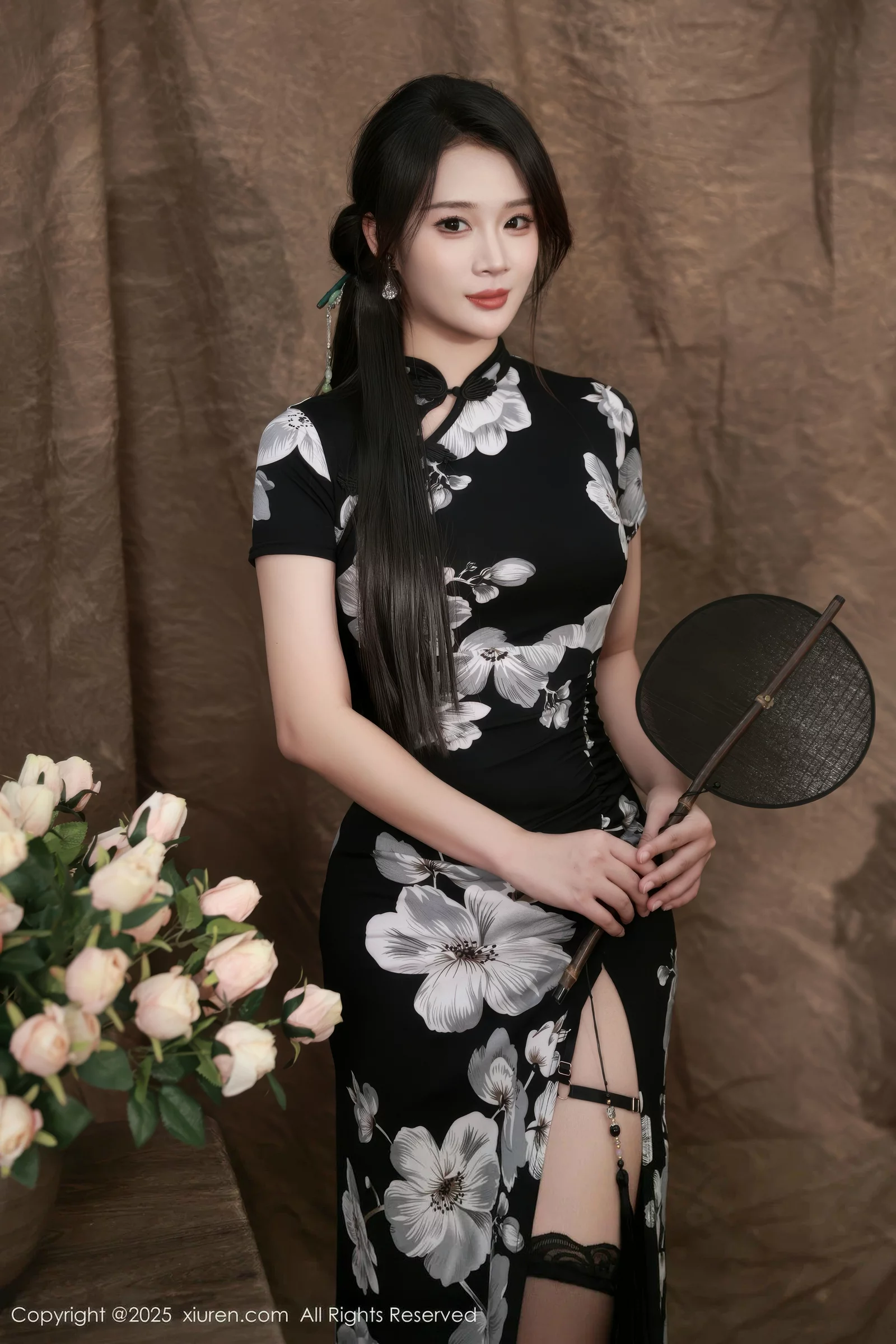 南乔性感黑色旗袍露紫色情趣内衣配黑色丝袜秀美腿绝美写真 第 6 张