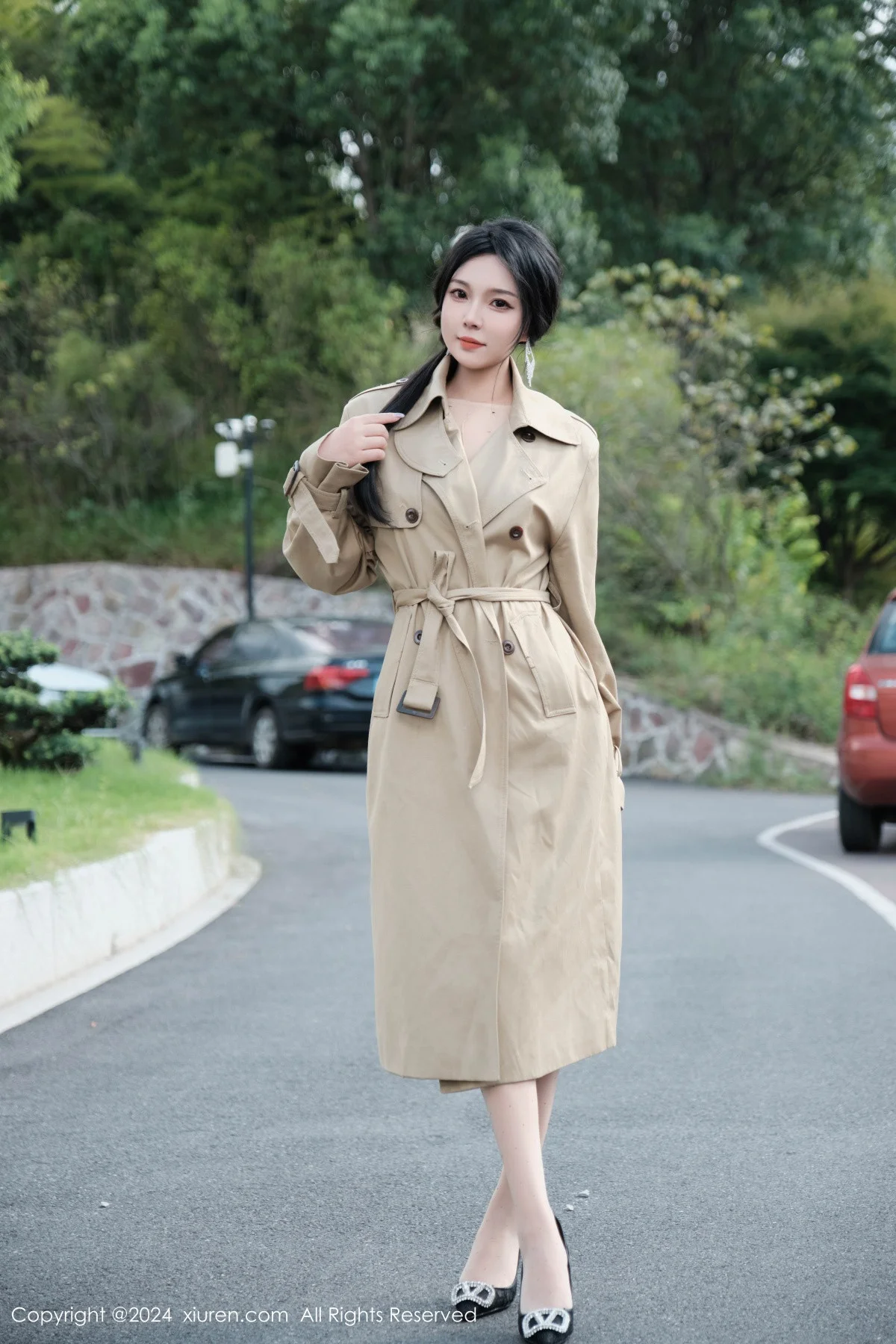 麦田性感浅色外套露开档连体肉丝秀曼妙身姿完美绝美写真 第 3 张