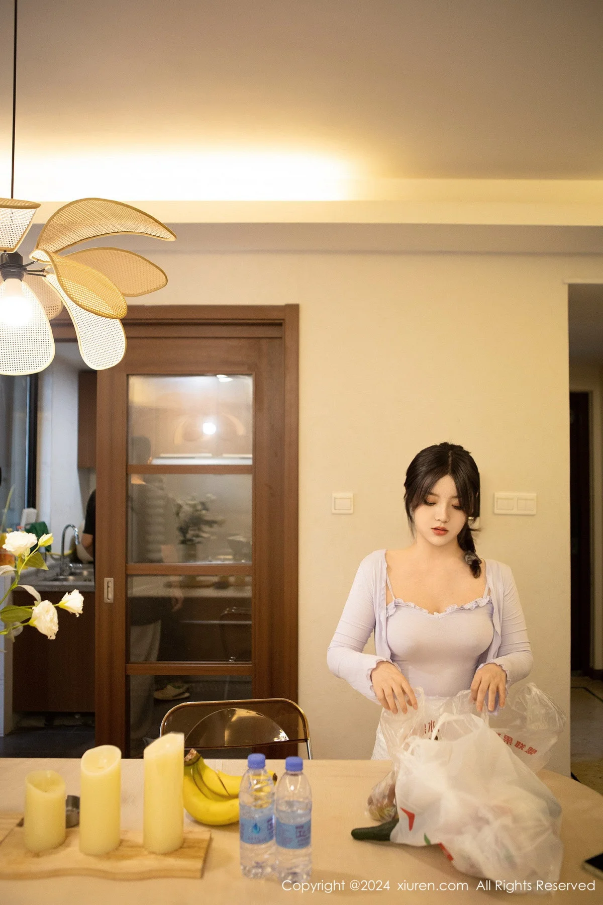 豆瓣酱场景拍摄性感浅紫上衣配超薄肉丝秀丰腴身材绝美写真 第 39 张
