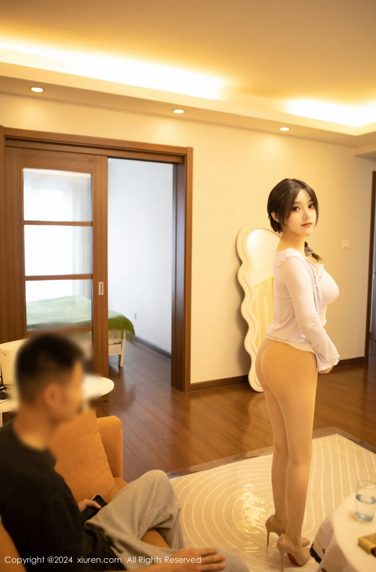 豆瓣酱场景拍摄性感浅紫上衣配超薄肉丝秀丰腴身材绝美写真 第 49 张