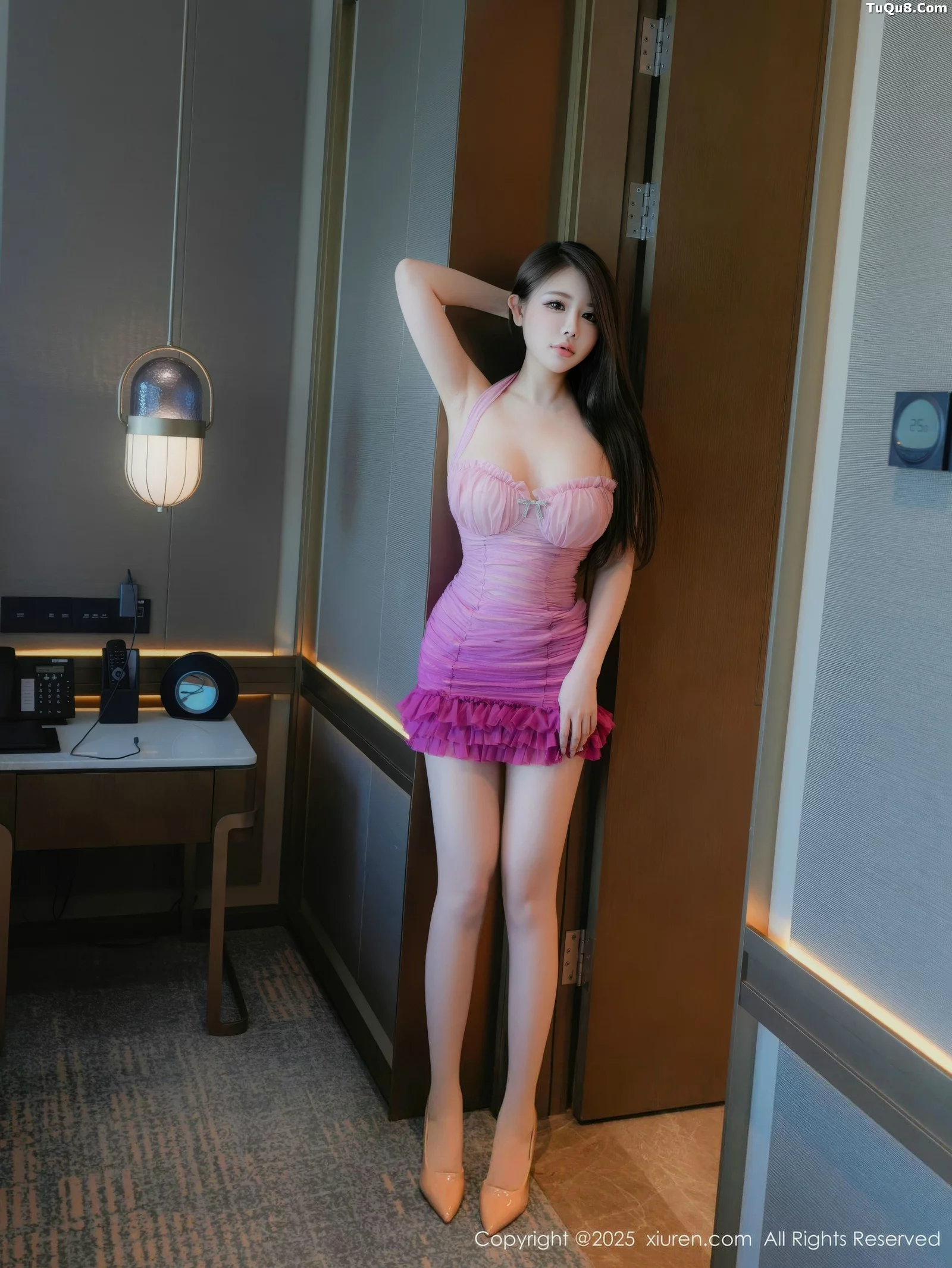 甜妮性感紫色连衣裙露粉色内衣配肉丝袜秀丰腴身材绝美写真 第 17 张