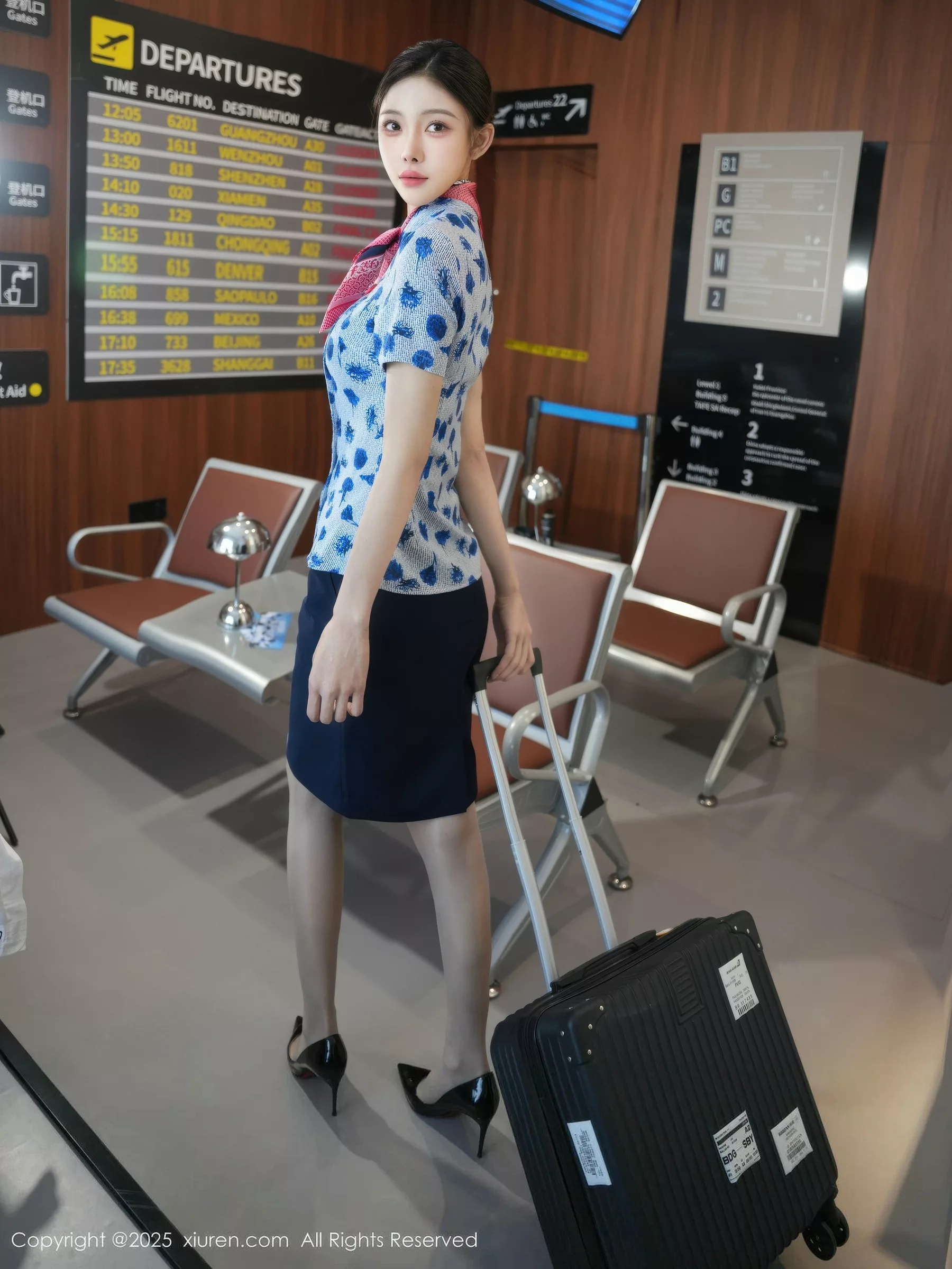 梨霜儿性感空姐制服露黑色蕾丝内衣秀丰腴身材撩人绝美写真 第 11 张