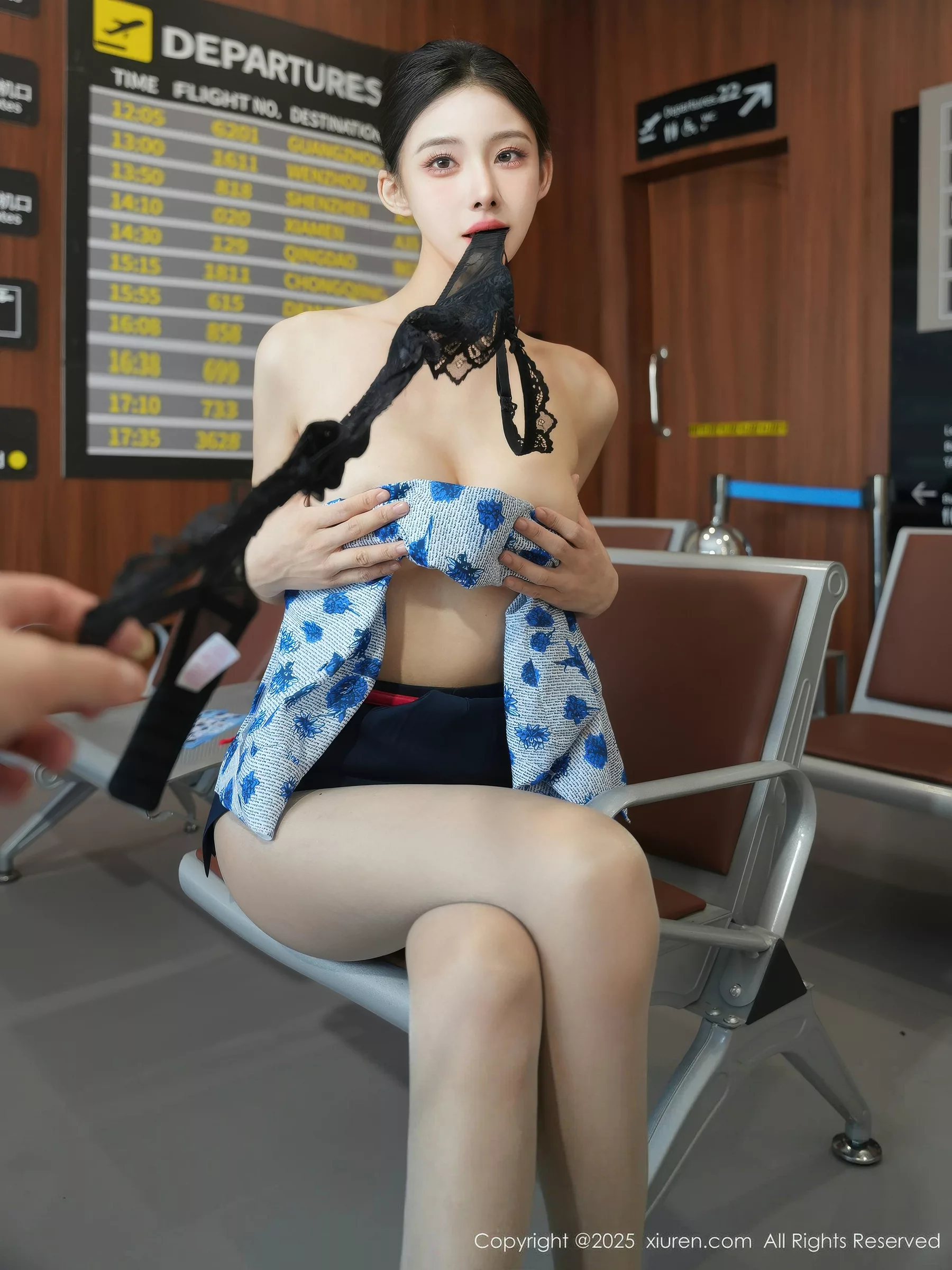 梨霜儿性感空姐制服露黑色蕾丝内衣秀丰腴身材撩人绝美写真 第 88 张