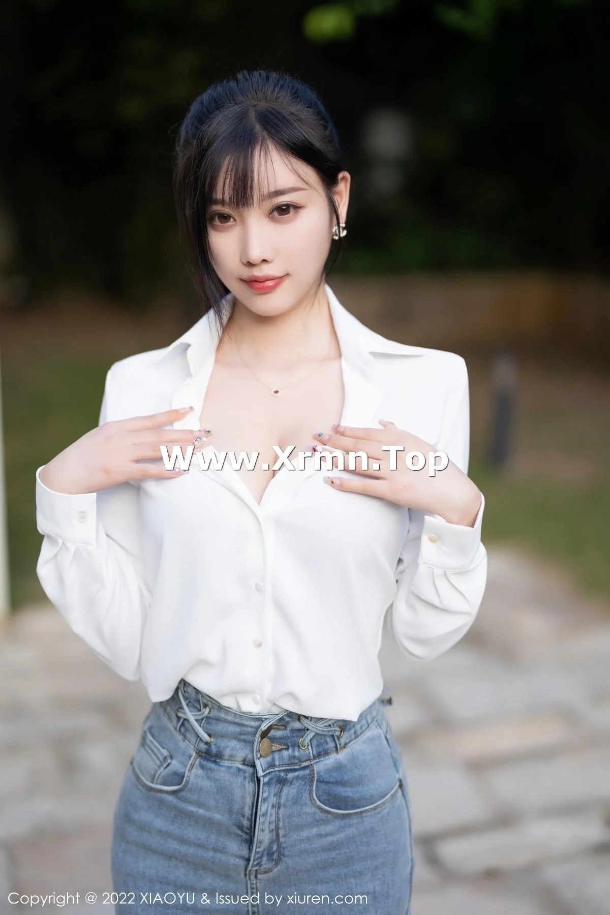 杨晨晨Yome性感白T配牛仔裤露红色内衣超薄肉丝绝美写真 第 15 张