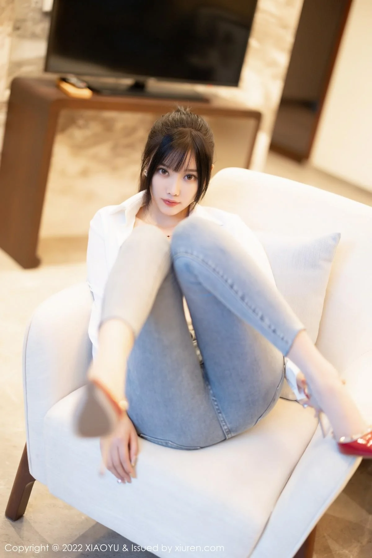杨晨晨Yome性感白T配牛仔裤露红色内衣超薄肉丝绝美写真 第 46 张