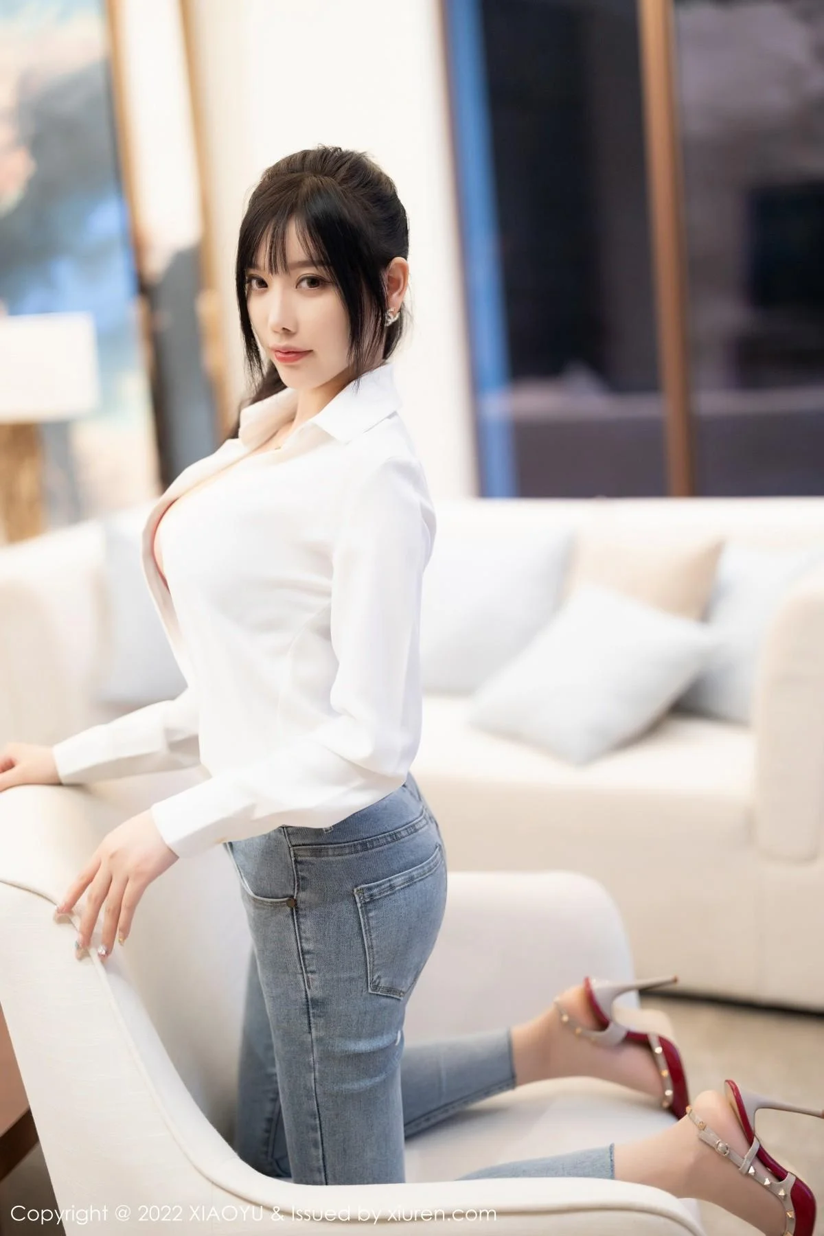 杨晨晨Yome性感白T配牛仔裤露红色内衣超薄肉丝绝美写真 第 62 张