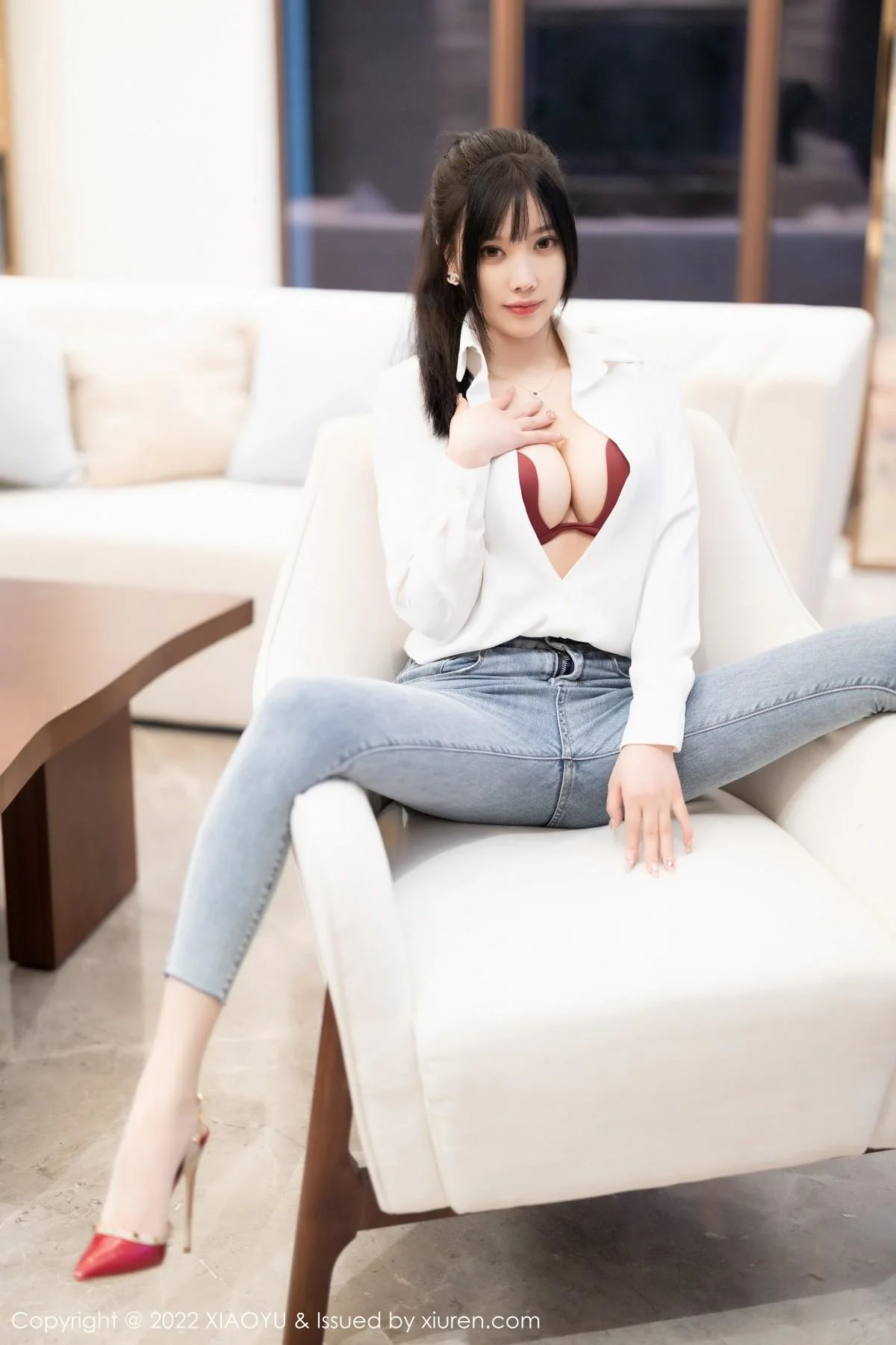 杨晨晨Yome性感白T配牛仔裤露红色内衣超薄肉丝绝美写真 第 68 张