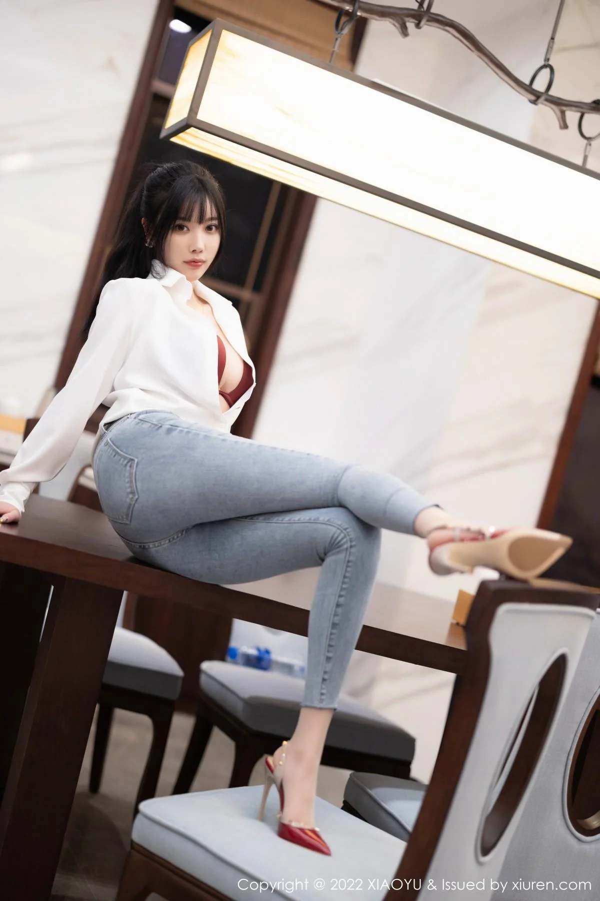 杨晨晨Yome性感白T配牛仔裤露红色内衣超薄肉丝绝美写真 第 75 张