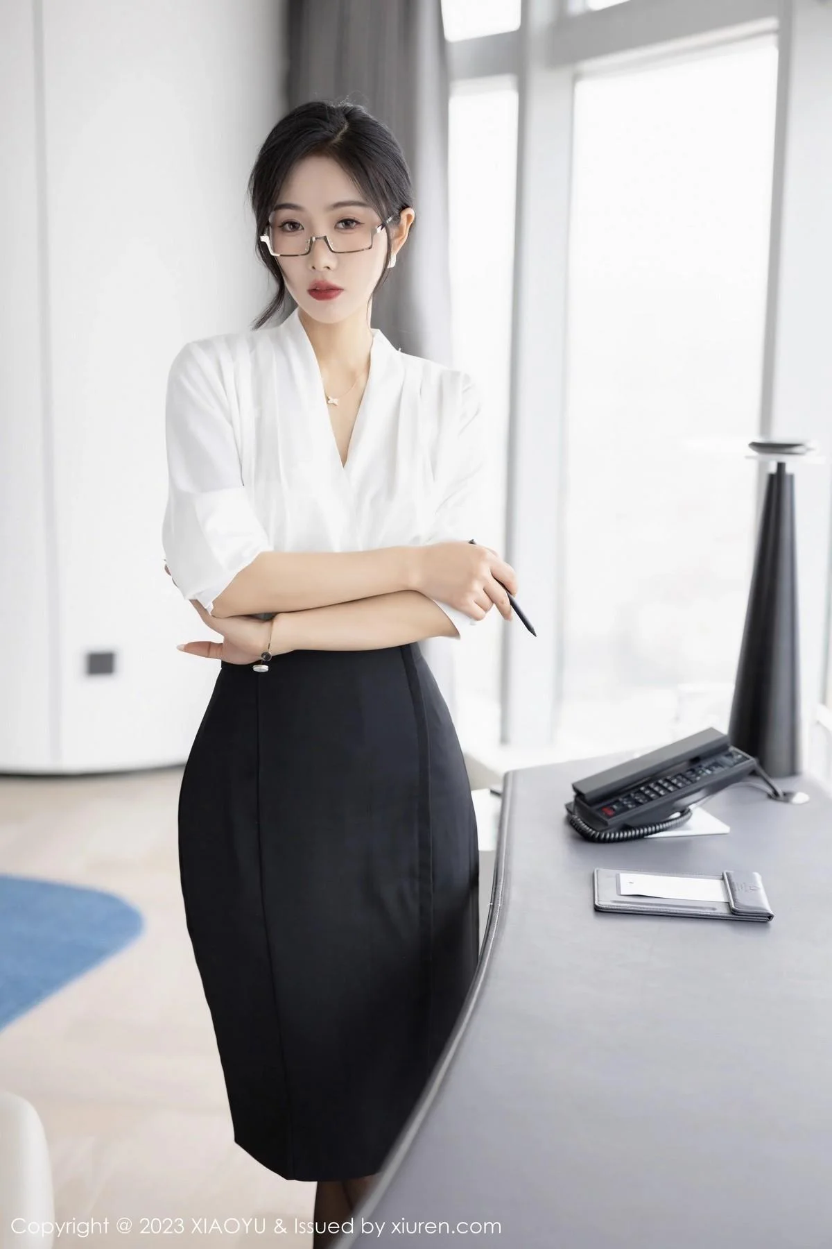 苏苏阿OL职业装露白色蕾丝内衣秀曼妙身姿迷人绝美写真 第 3 张
