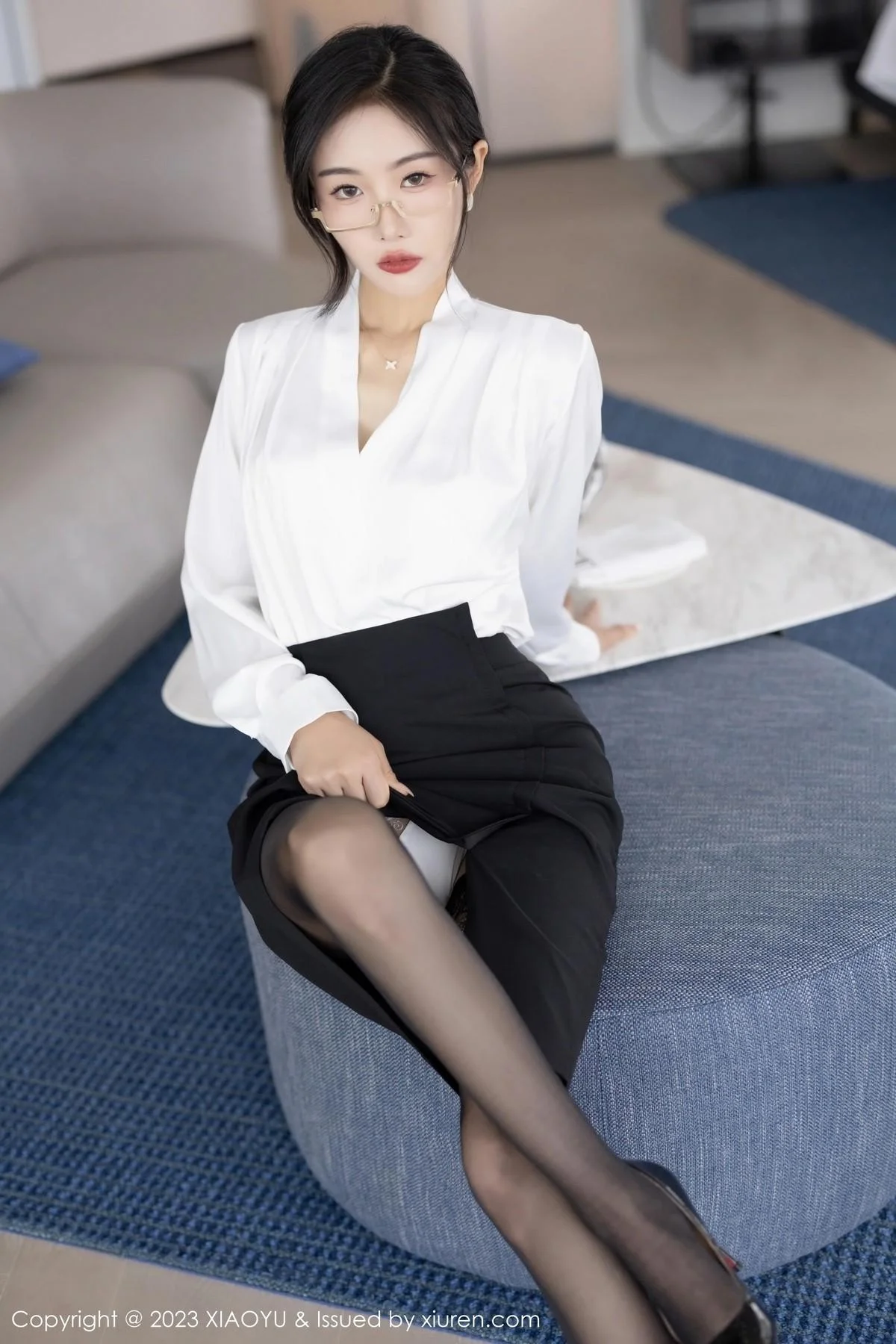 苏苏阿OL职业装露白色蕾丝内衣秀曼妙身姿迷人绝美写真 第 31 张