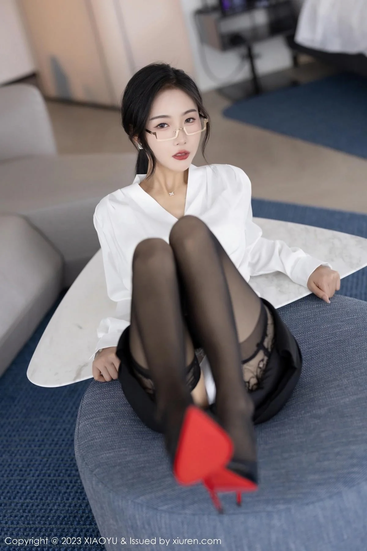 苏苏阿OL职业装露白色蕾丝内衣秀曼妙身姿迷人绝美写真 第 45 张