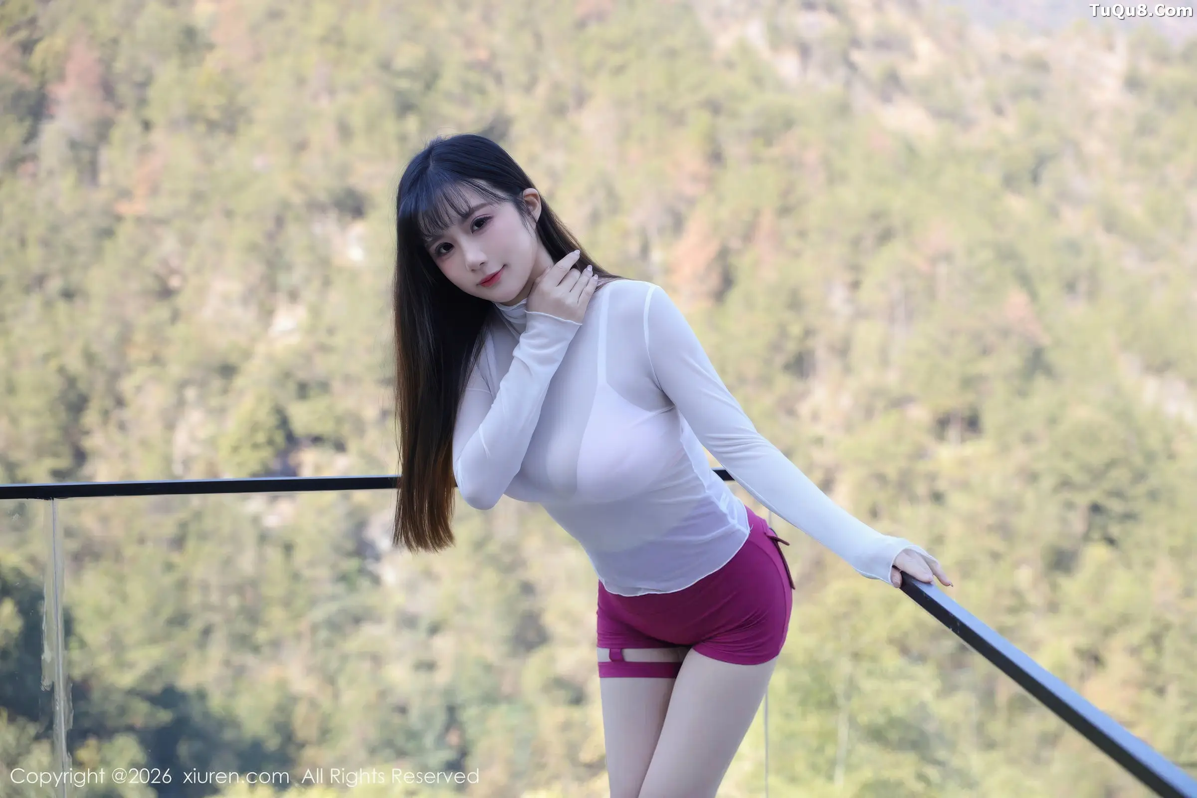 小肉肉咪性感轻透白色上衣配红色短裤秀凹凸身材绝美写真 第 36 张