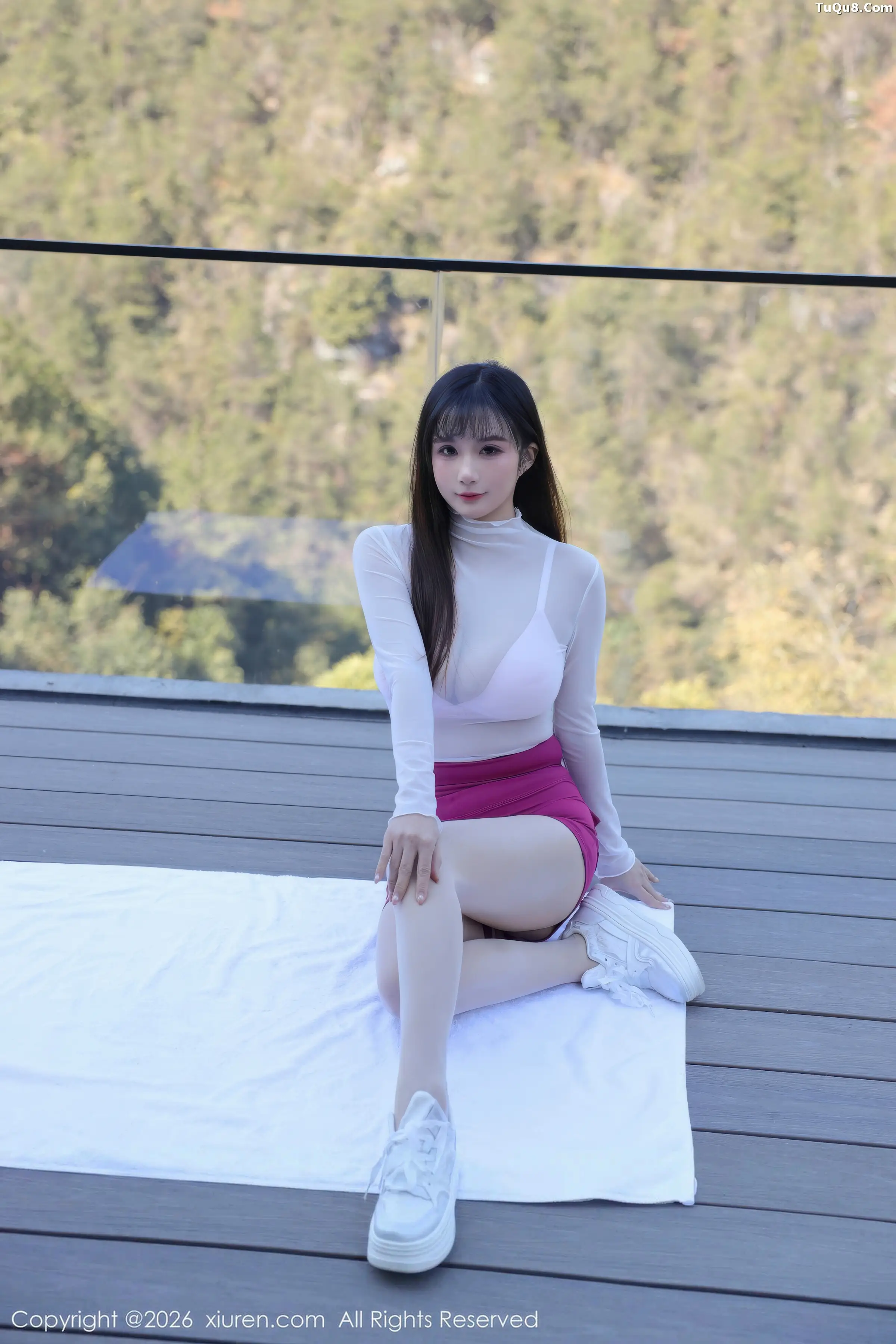 小肉肉咪性感轻透白色上衣配红色短裤秀凹凸身材绝美写真 第 4 张