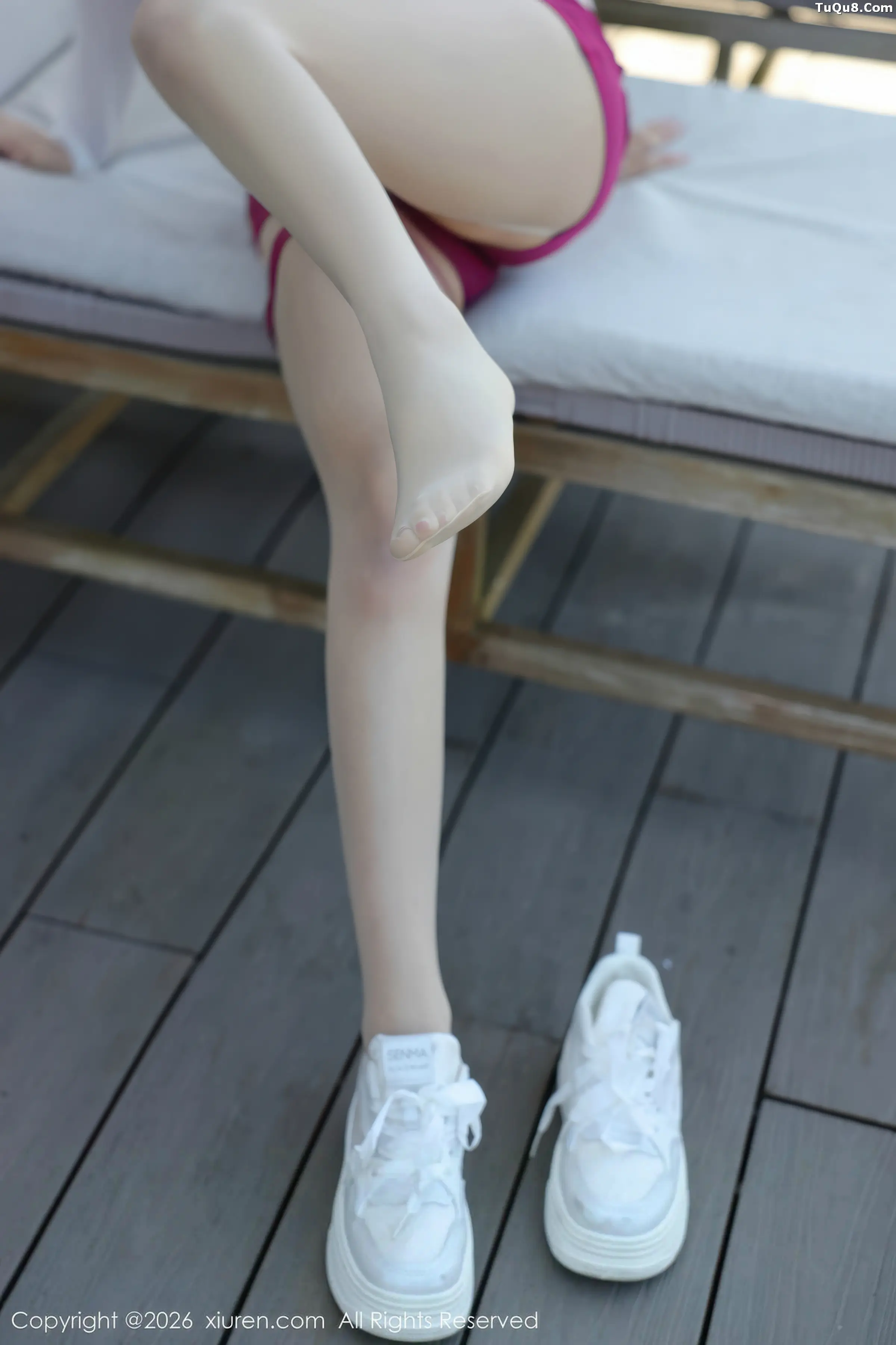 小肉肉咪性感轻透白色上衣配红色短裤秀凹凸身材绝美写真 第 51 张