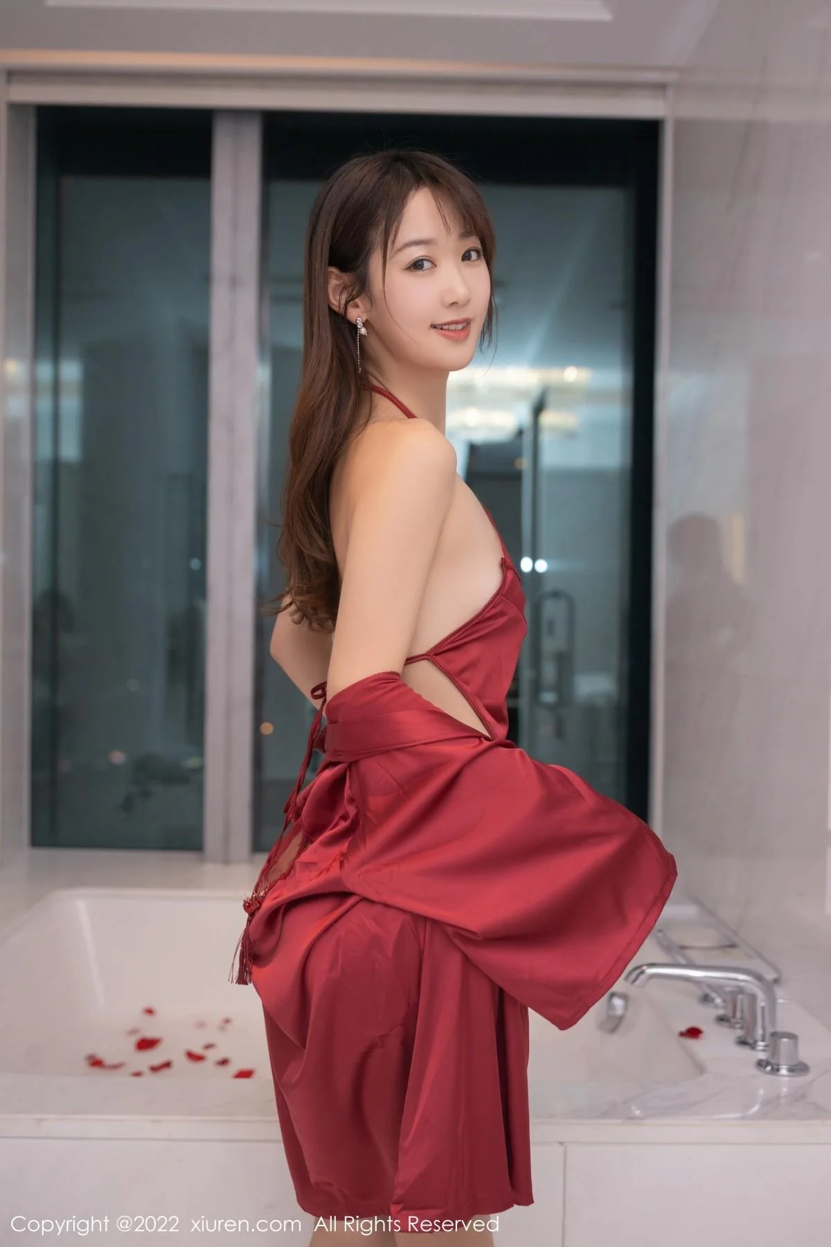 唐安琪广州-云南旅拍酒店浴缸红色服饰秀完美身材绝美写真 第 18 张