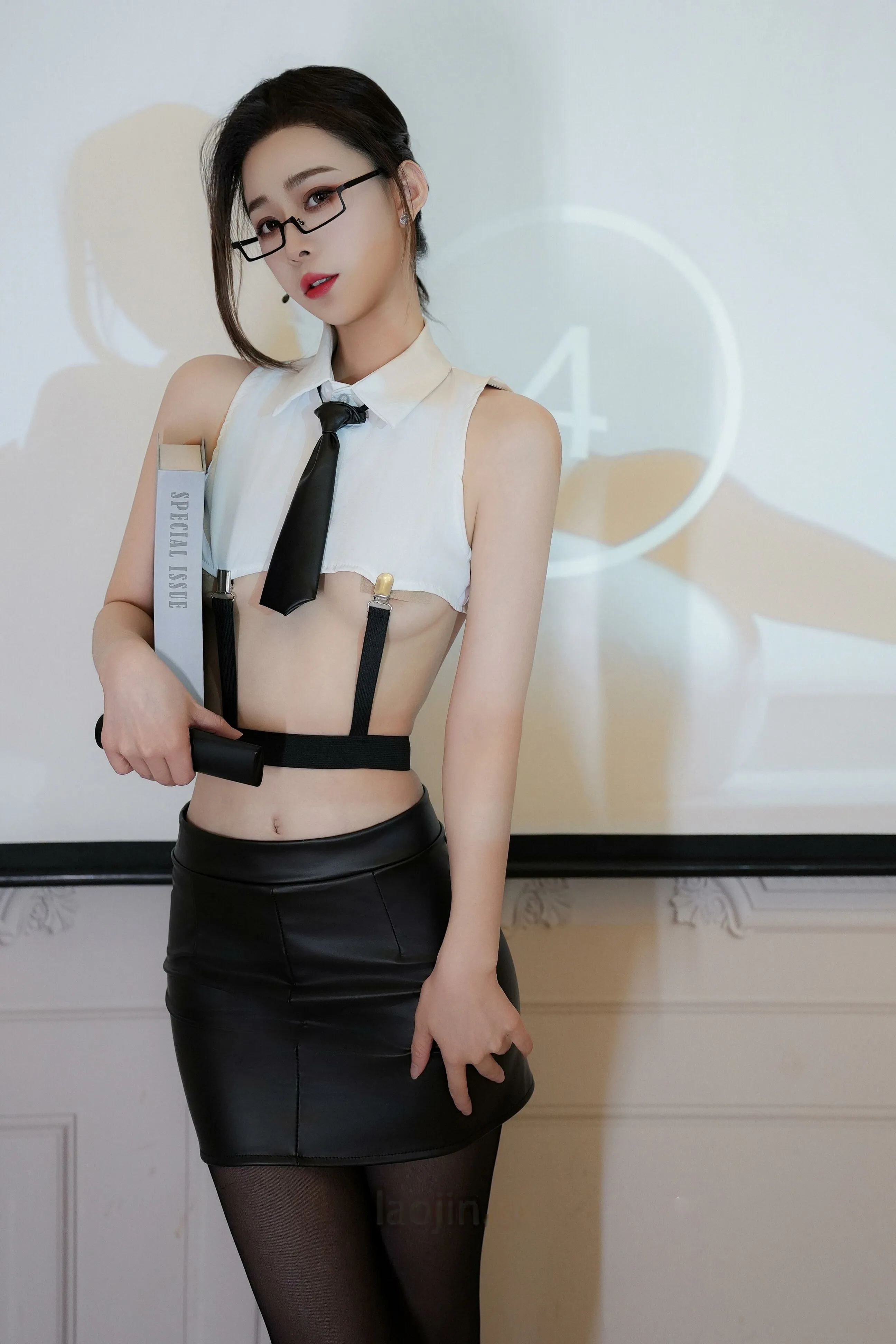 [秀人付费] 软糖爱喝奶 诱人私拍福利 纯欲教师 第 14 张