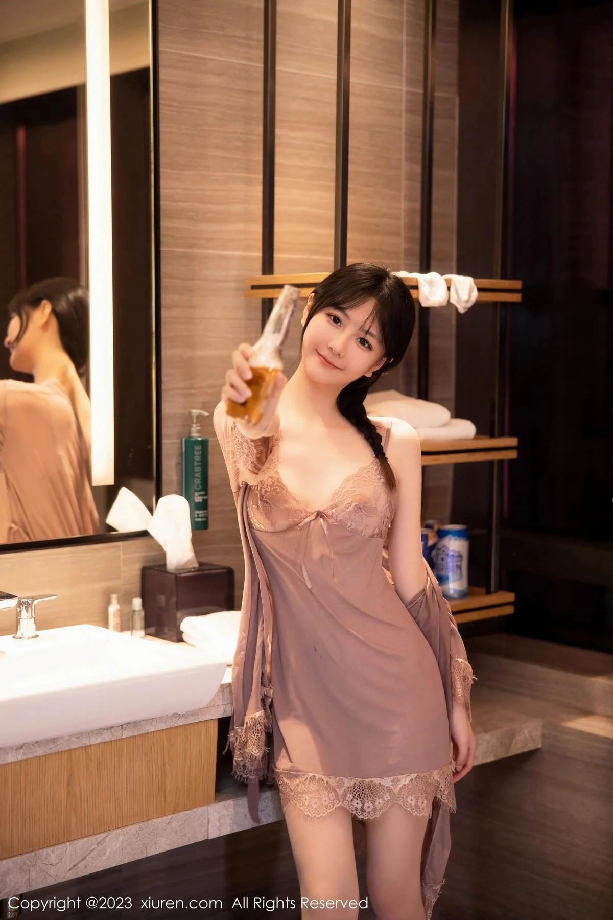 谢小蒽私房浴室红灰色轻透薄纱睡裙配超薄肉丝湿身绝美写真 第 13 张