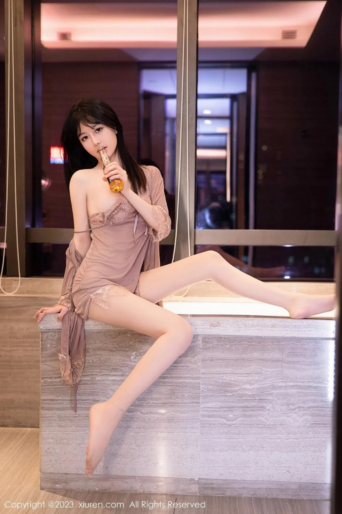 谢小蒽私房浴室红灰色轻透薄纱睡裙配超薄肉丝湿身绝美写真 第 22 张