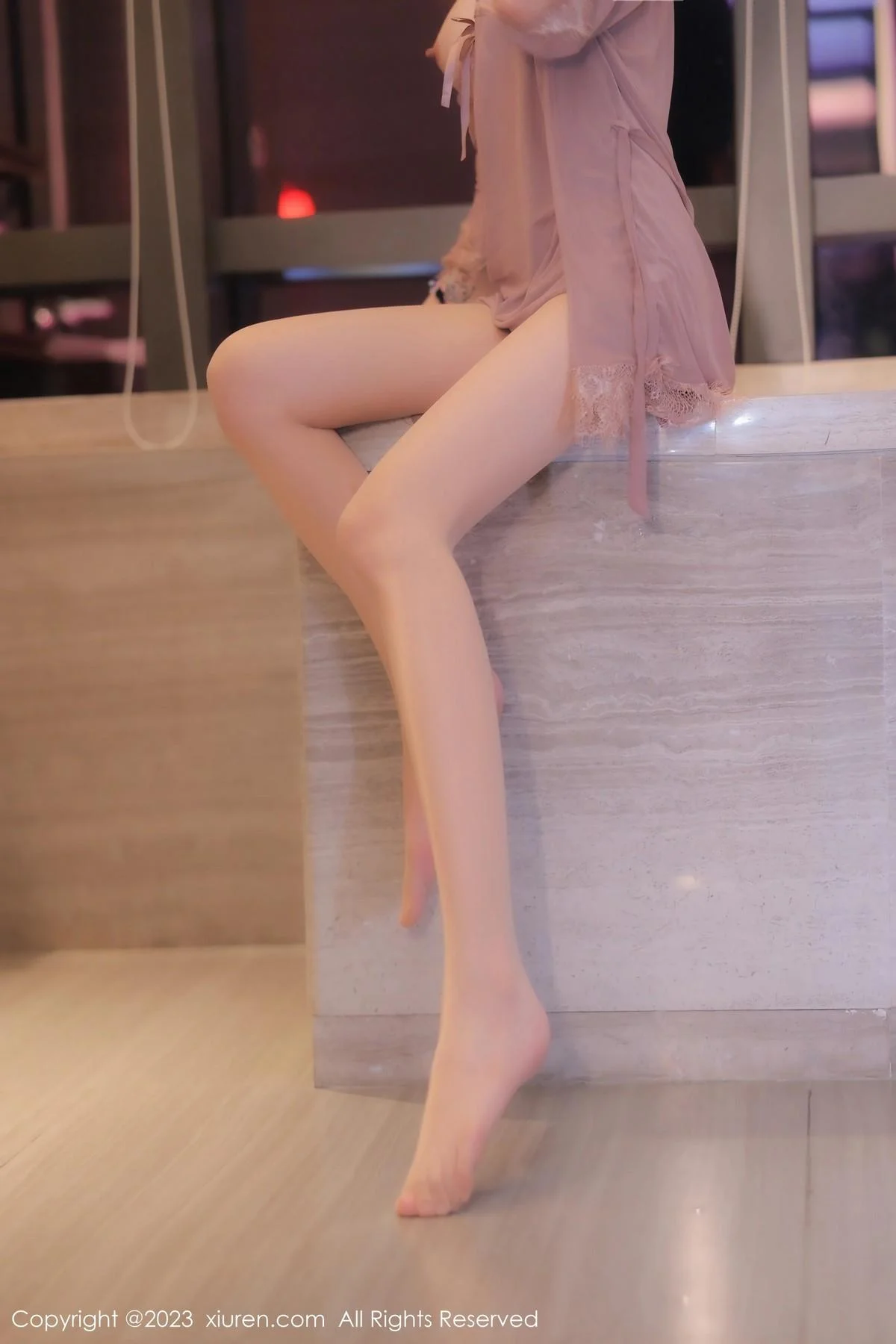 谢小蒽私房浴室红灰色轻透薄纱睡裙配超薄肉丝湿身绝美写真 第 25 张