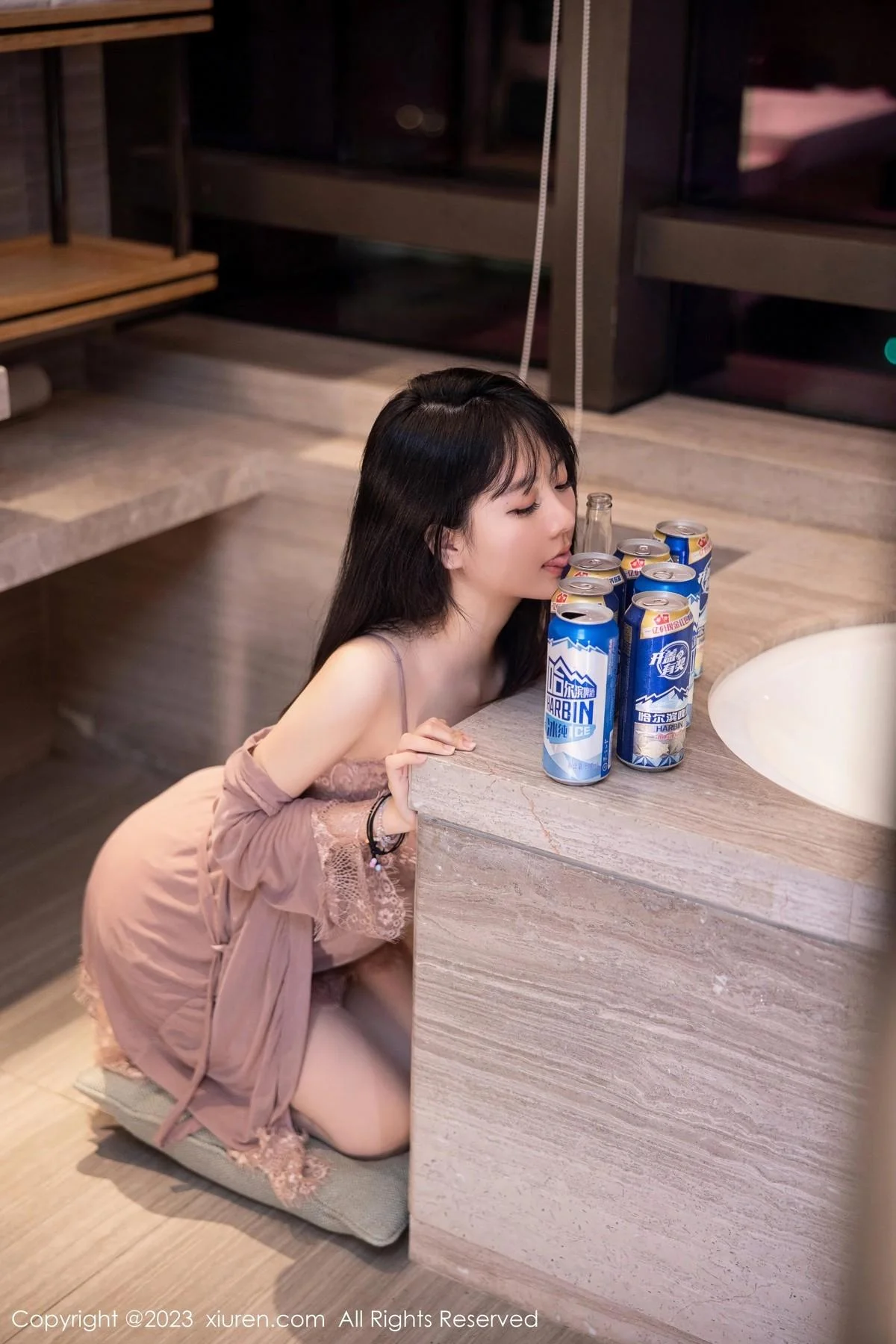 谢小蒽私房浴室红灰色轻透薄纱睡裙配超薄肉丝湿身绝美写真 第 29 张