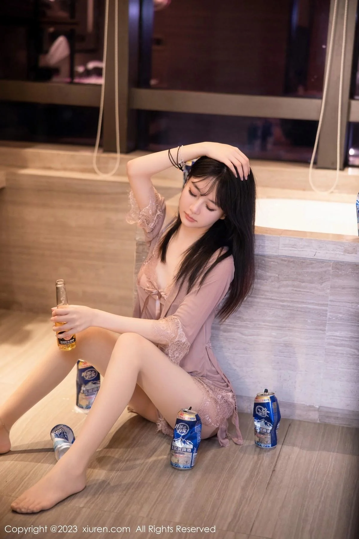 谢小蒽私房浴室红灰色轻透薄纱睡裙配超薄肉丝湿身绝美写真 第 32 张