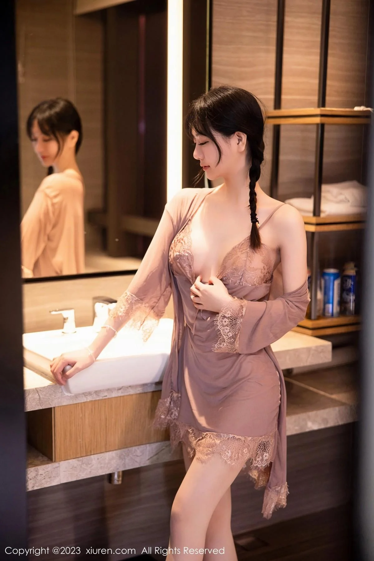 谢小蒽私房浴室红灰色轻透薄纱睡裙配超薄肉丝湿身绝美写真 第 6 张