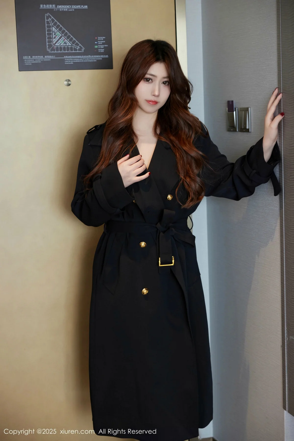 蛋蛋宝黑色OL服饰露性感黑色情趣内衣秀丰腴身材绝美写真 第 12 张