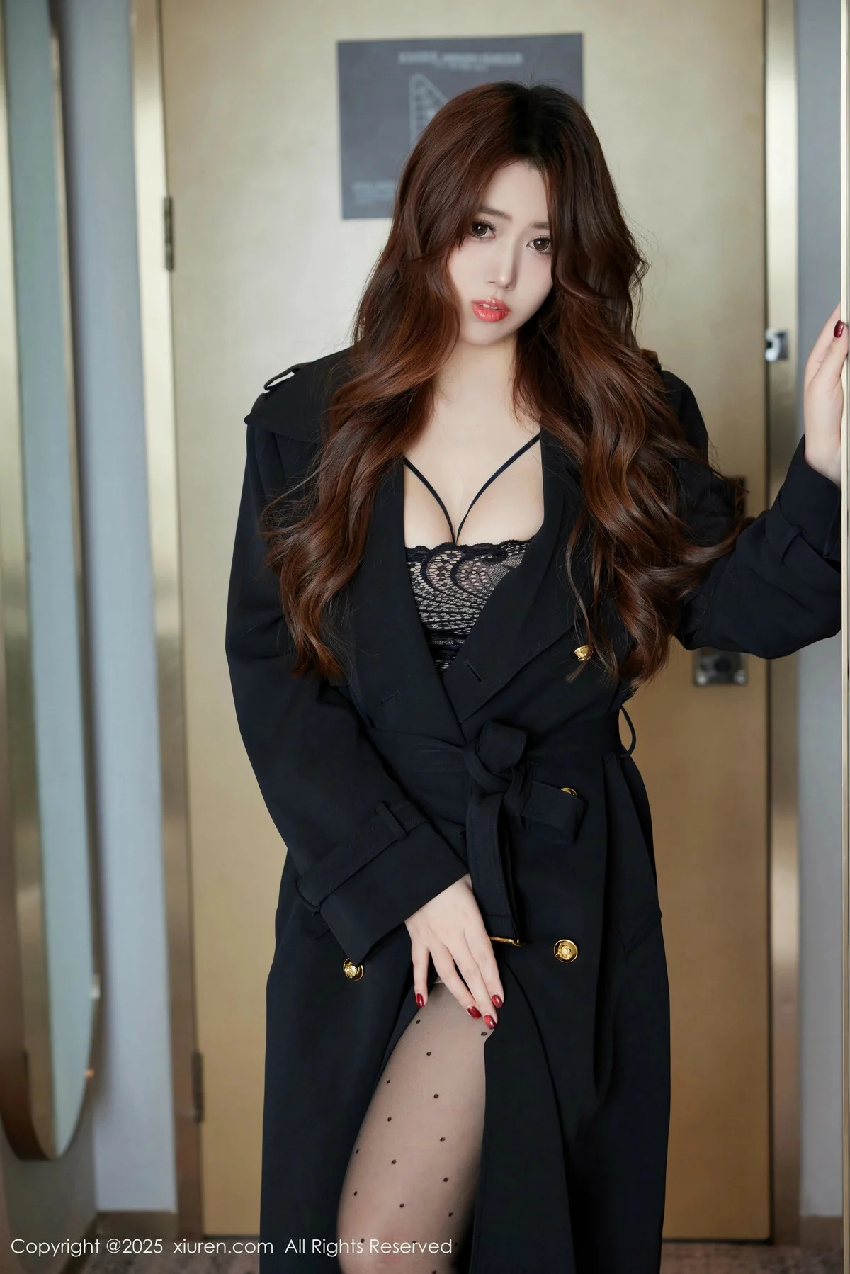蛋蛋宝黑色OL服饰露性感黑色情趣内衣秀丰腴身材绝美写真 第 22 张
