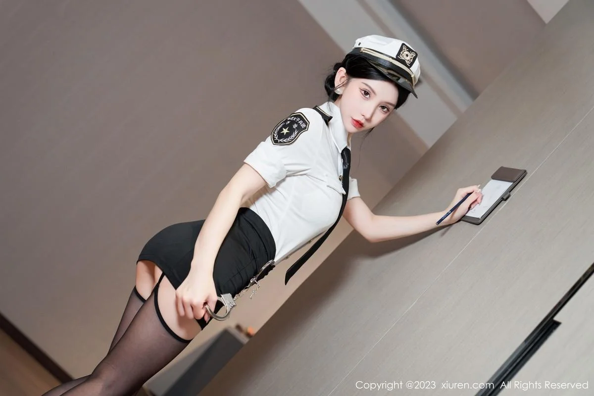 周于希Sally搜查官主题性感白色内衣配黑丝吊袜绝美写真 第 11 张