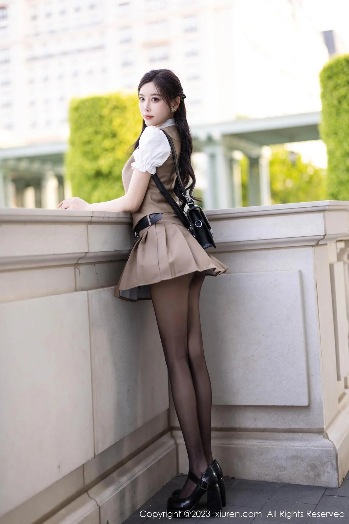 杨晨晨Yome杏色短裙套装露粉色内衣配超薄黑丝绝美写真 第 1 张
