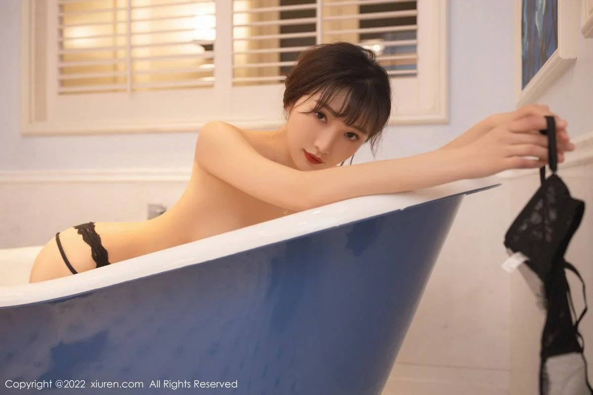 陆萱萱珠三角旅拍咖啡色上衣配黑短裙露蕾丝内衣绝美写真 第 68 张