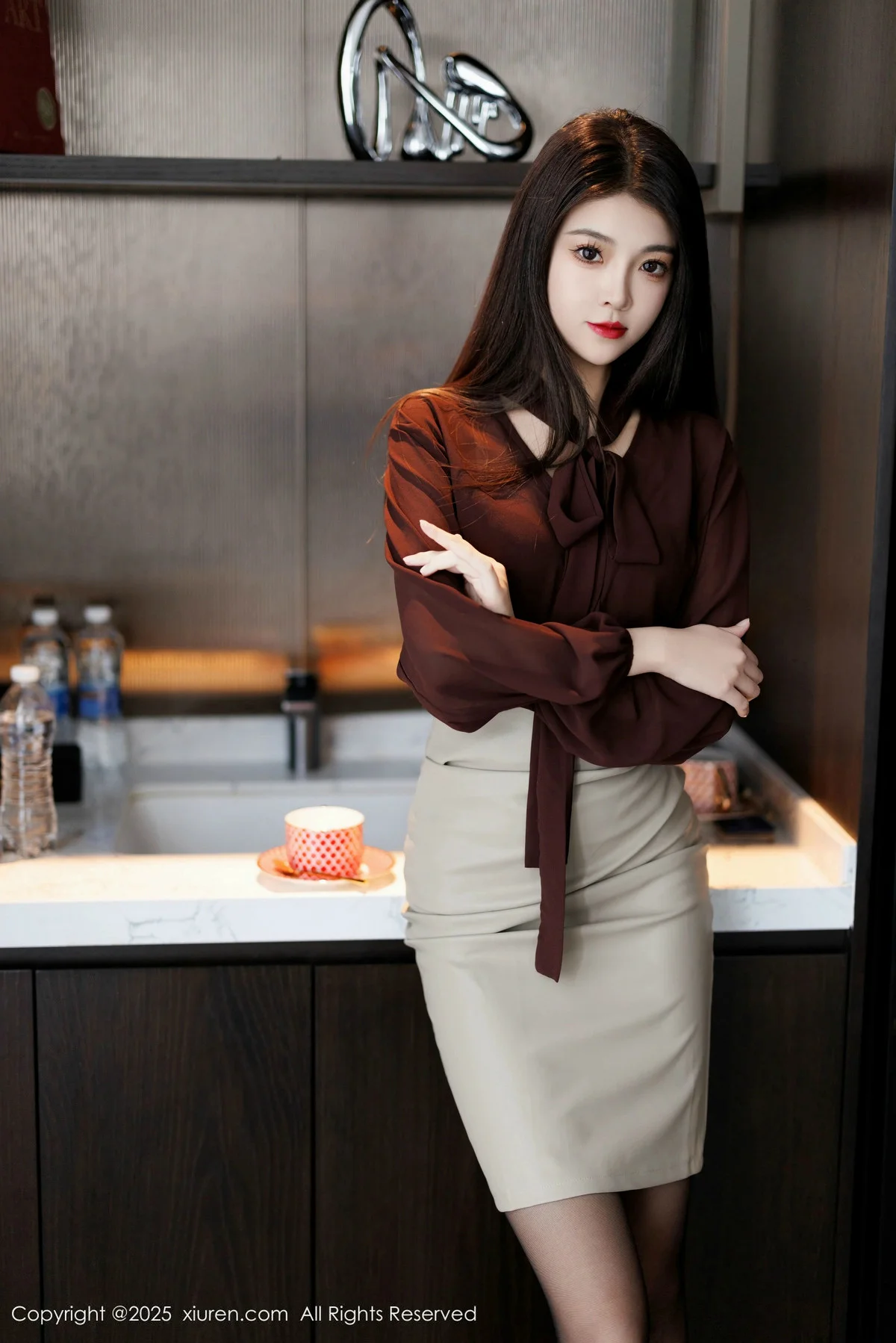 初梦瑶性感OL服饰露黑色内衣配黑丝袜秀完美身材绝美写真 第 21 张