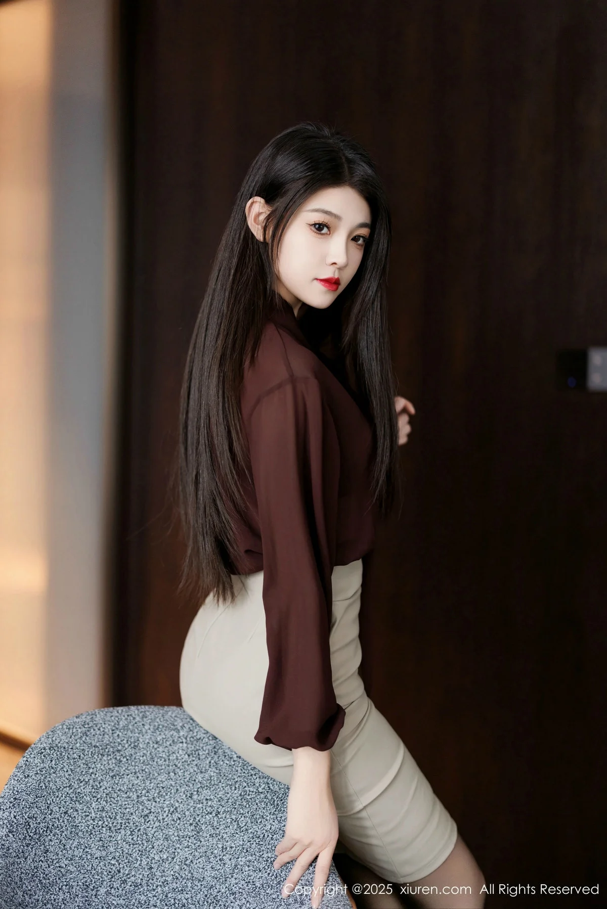 初梦瑶性感OL服饰露黑色内衣配黑丝袜秀完美身材绝美写真 第 25 张