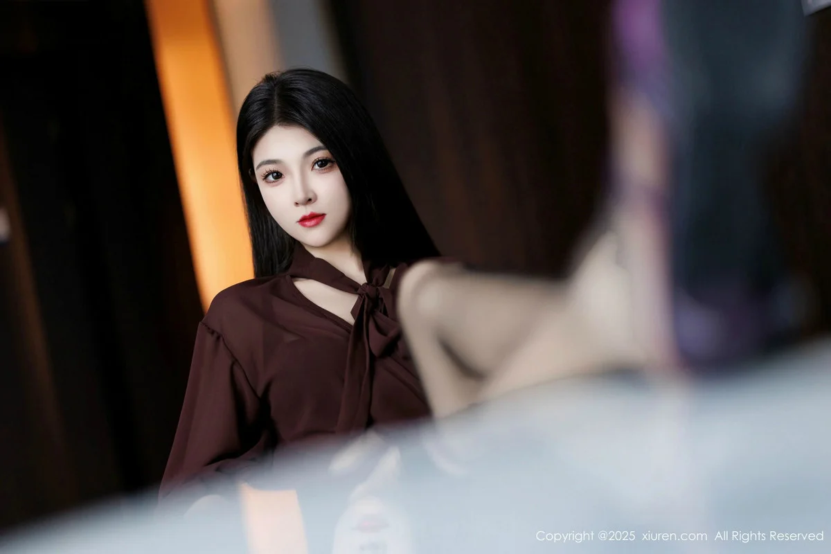 初梦瑶性感OL服饰露黑色内衣配黑丝袜秀完美身材绝美写真 第 40 张