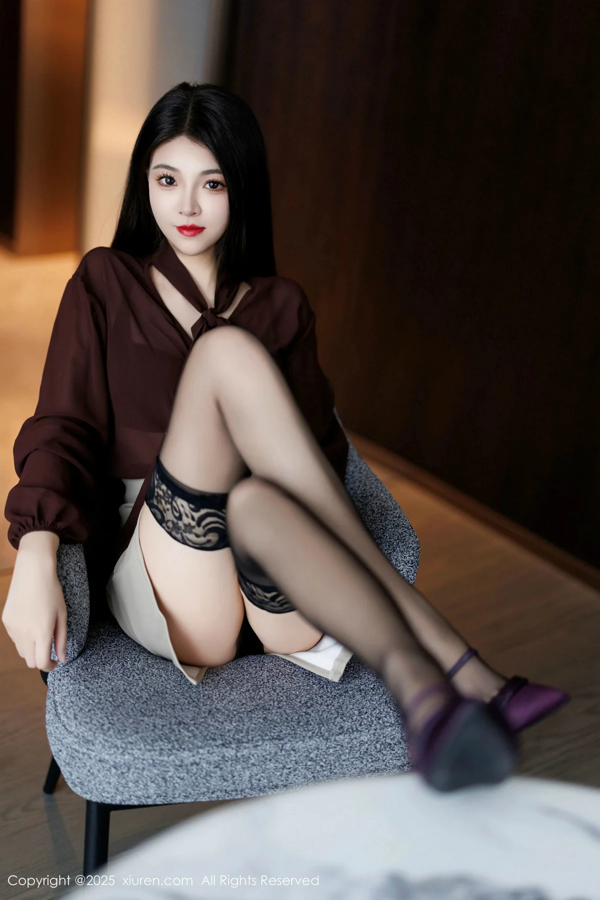 初梦瑶性感OL服饰露黑色内衣配黑丝袜秀完美身材绝美写真 第 43 张